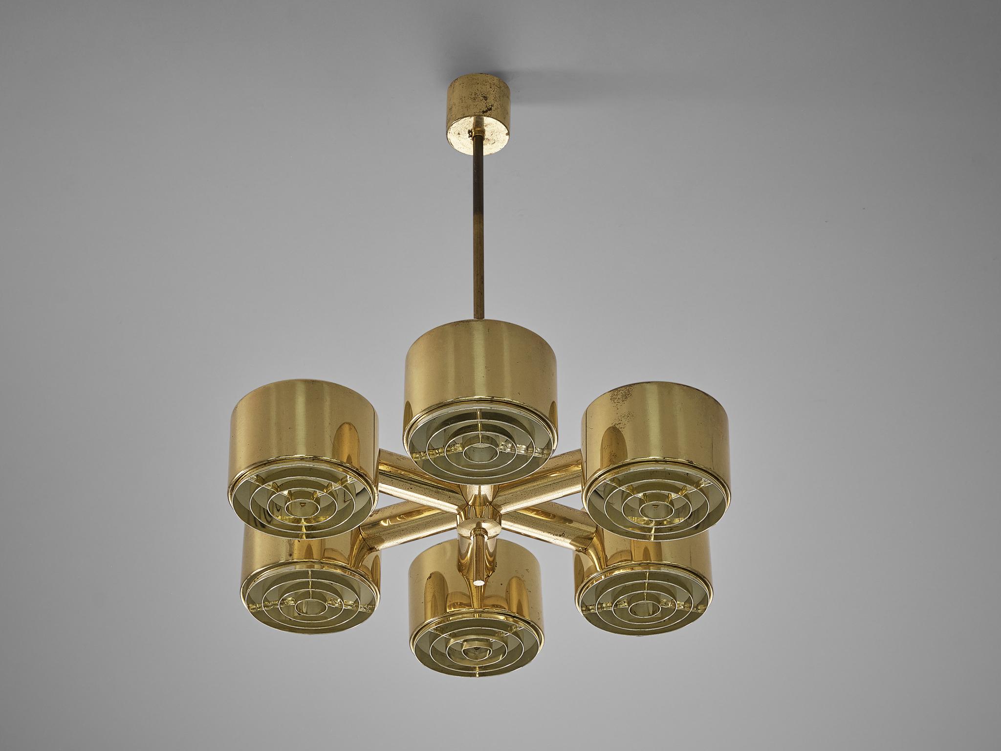 Hans-Agne Jakobsson for Hans-Agne Jakobsson AB in Markaryd, brass, plastic, Sweden, 1960s 

This stunning chandelier is designed by the Swedish designer Hans-Agne Jakobsson. It features six cylindrical shades which are attached on a frame creating