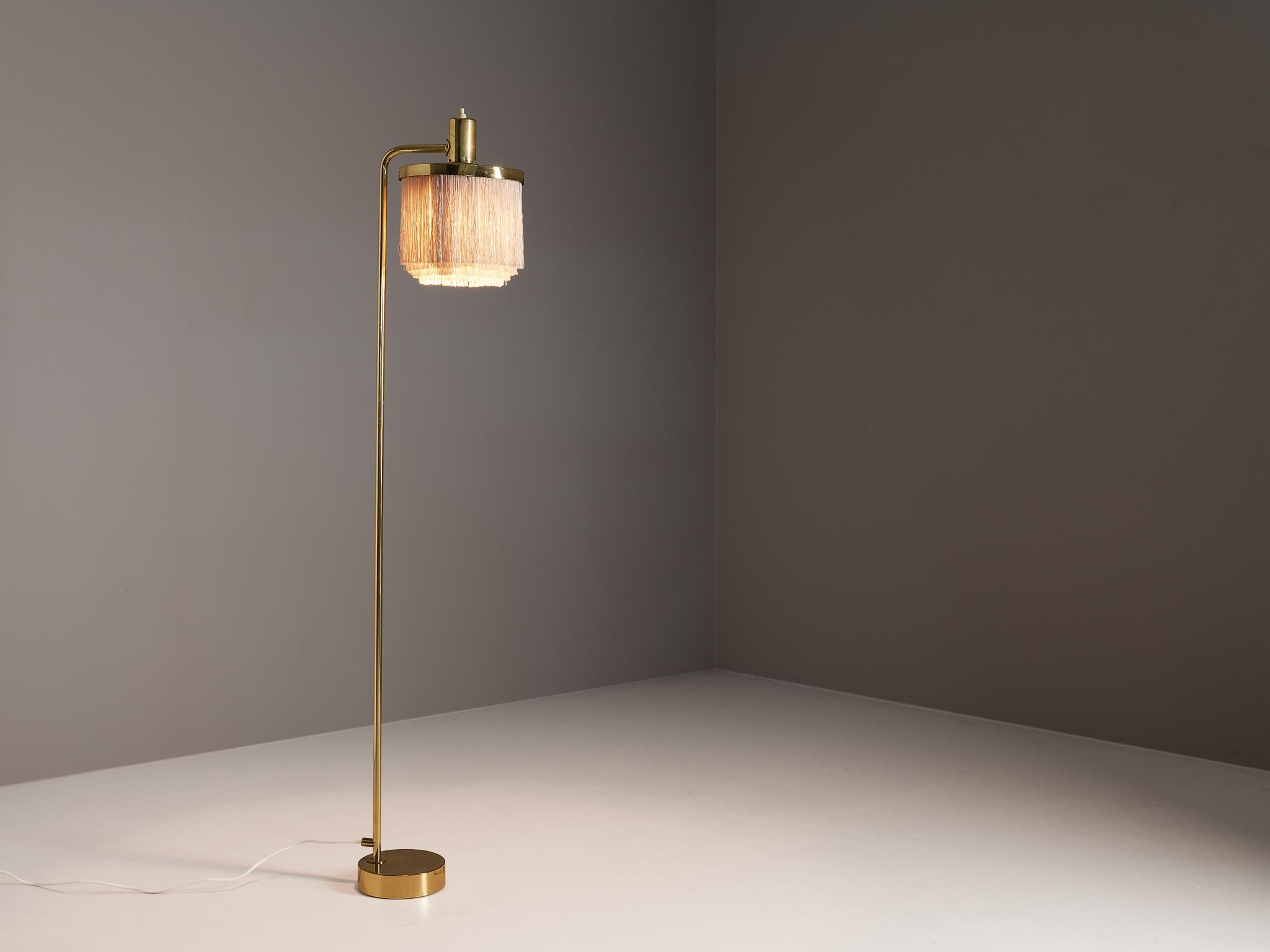 Hans-Agne Jakobsson manufactured in Markaryd, floor lamp 'G109', brass, silk string, Sweden, 1950s

Floor lamp model ‘G109’ by Swedish designer Hans-Agne Jakobssen. From a small round brass base starts the thin stem. The shade resting on top