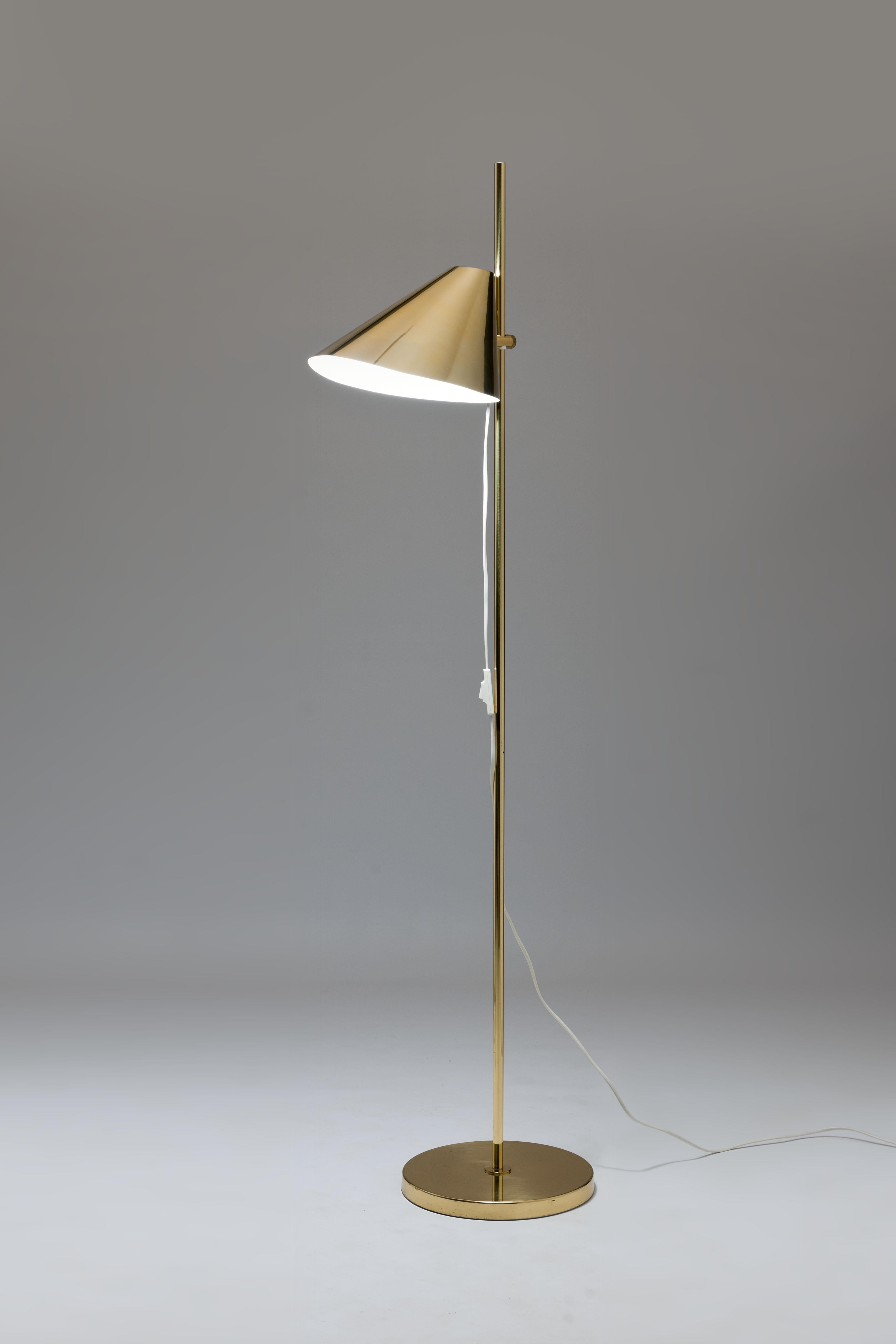 Floor lamp G185 by Swedish designer Hans Agne Jakobsson, 1970s in brass execution. 
The lamp is made by Jakobsson's own company in Markaryd Sweden that he esteblished already in the early 1950s.
The specific cone shape hood is adjustable in height