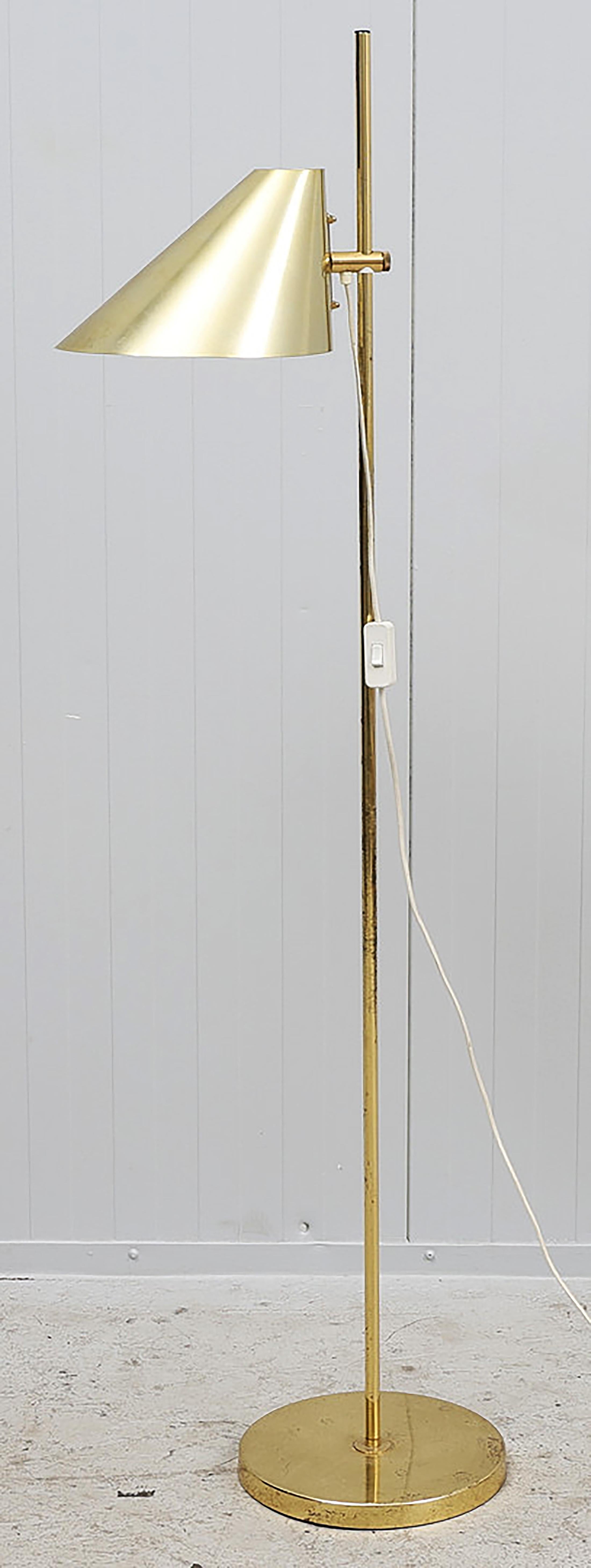 Hans Agne Jakobsson G185 Cone Shape Floor Lamp In Good Condition For Sale In Vienna, AT