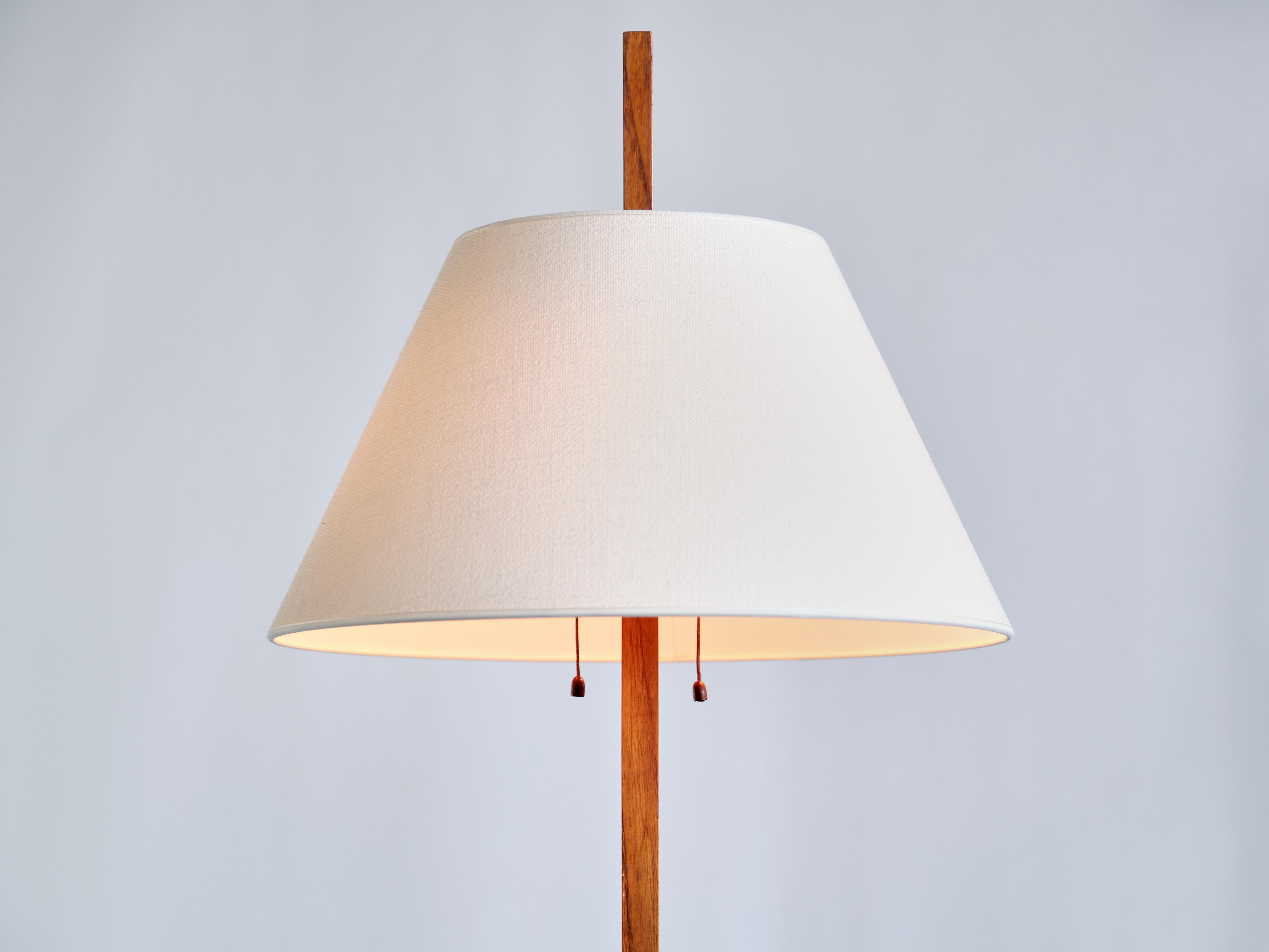 Hans Agne Jakobsson 'G35' Floor Lamp in Teak and Iron, Markaryd, Sweden, 1960s In Good Condition For Sale In The Hague, NL