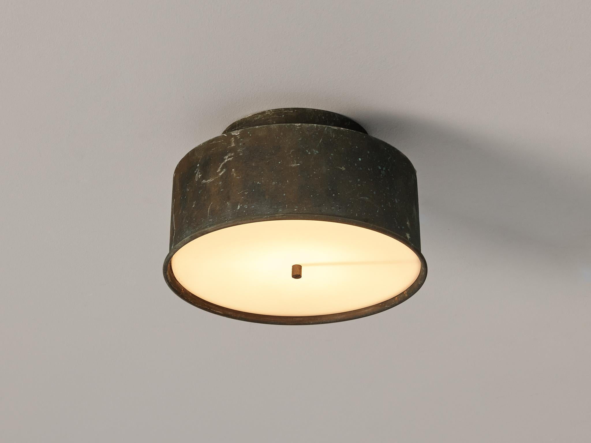 Hans-Agne Jakobsson, ceiling lamp, model T 125, patinated copper, acrylic, Sweden, 1950s

This ceiling lamp by Swedish designer Hans-Agne Jakobsson feature a cylindric lampshade that contains an opalized acrylic diffuser. The way the rich patina