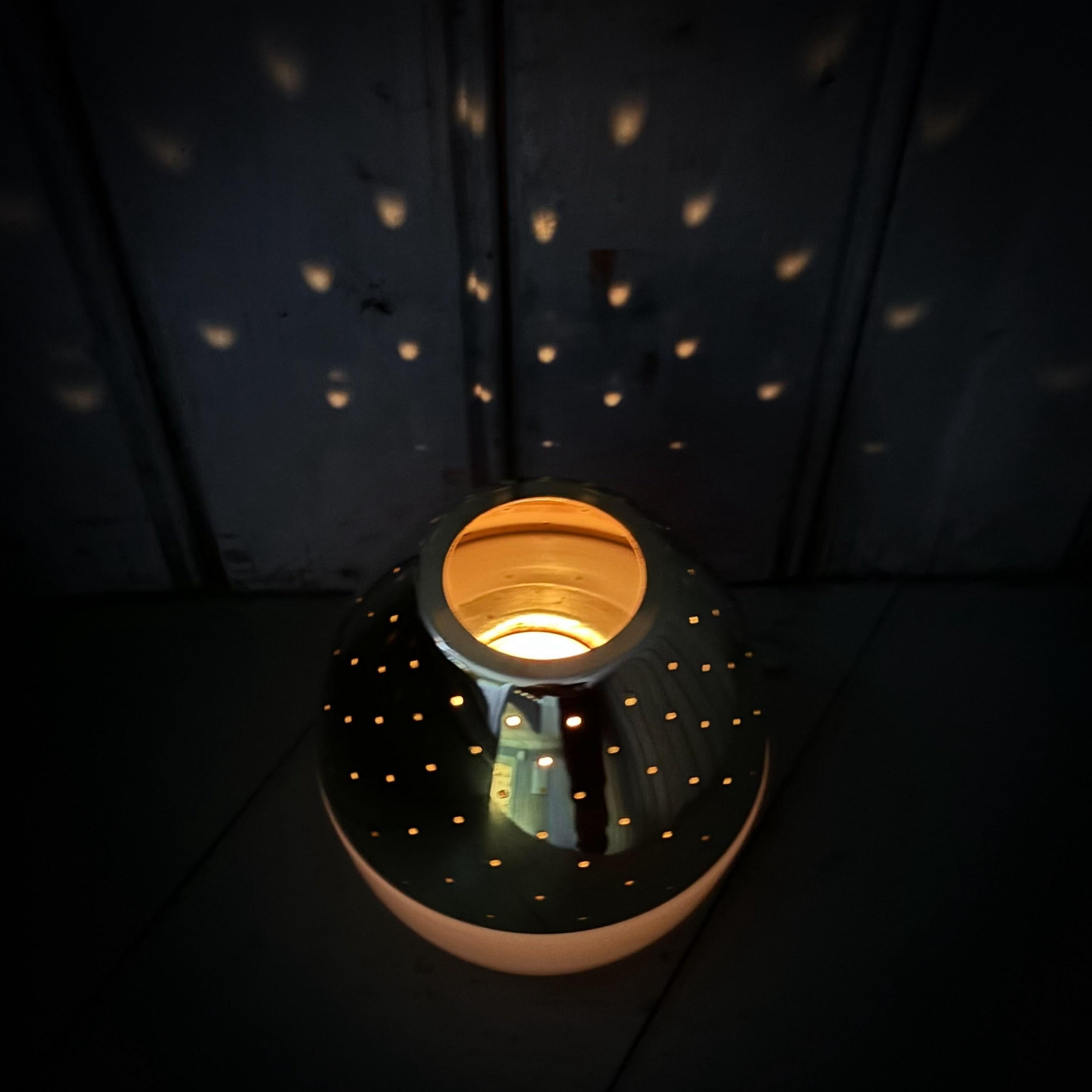 Hans-Agne Jakobsson lantern L163, candle tealight, glass and brass, Sweden, 1960 In Good Condition For Sale In Forserum, SE