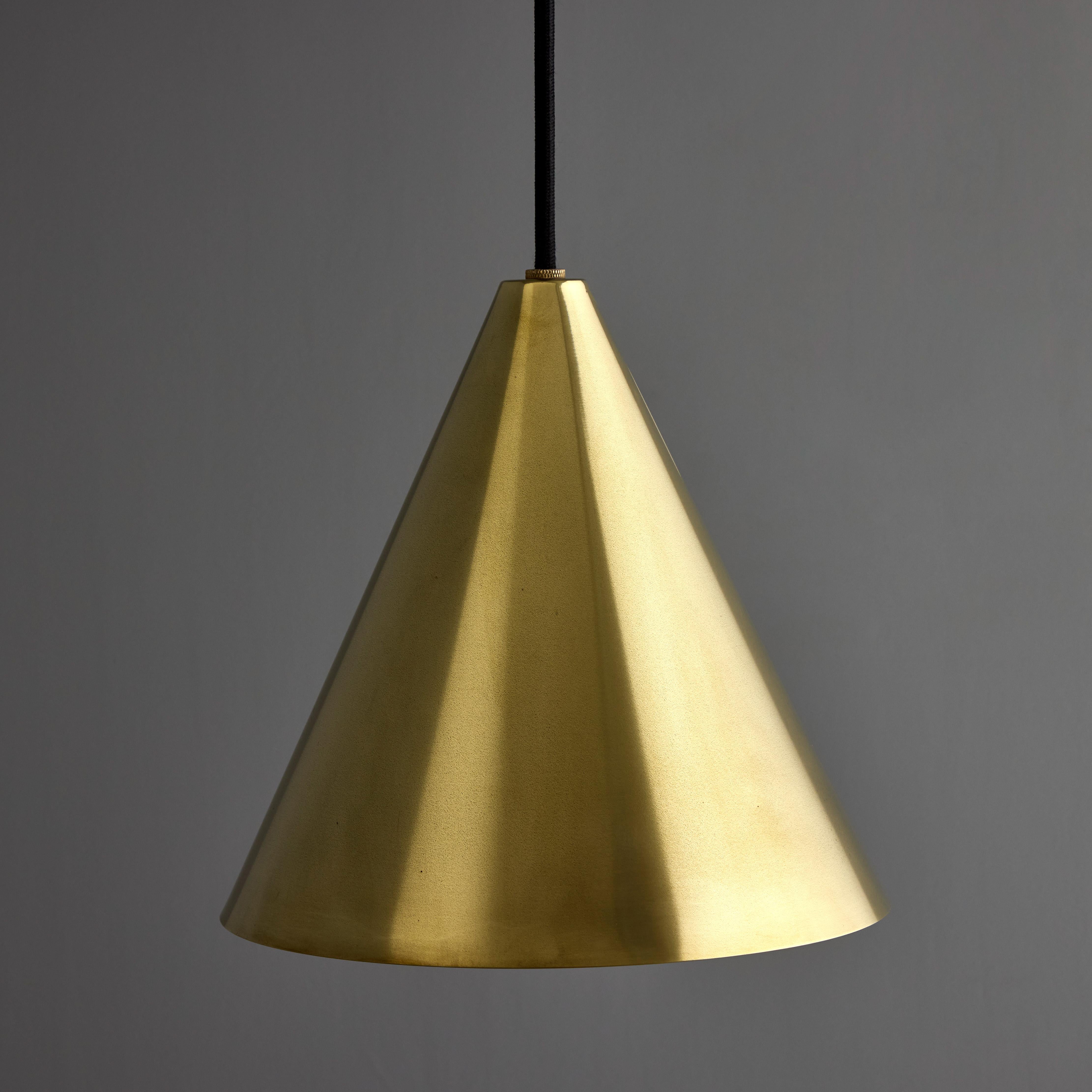 Scandinave moderne Hans-Agne Jakobsson Pendentif Tratten en laiton poli en vente