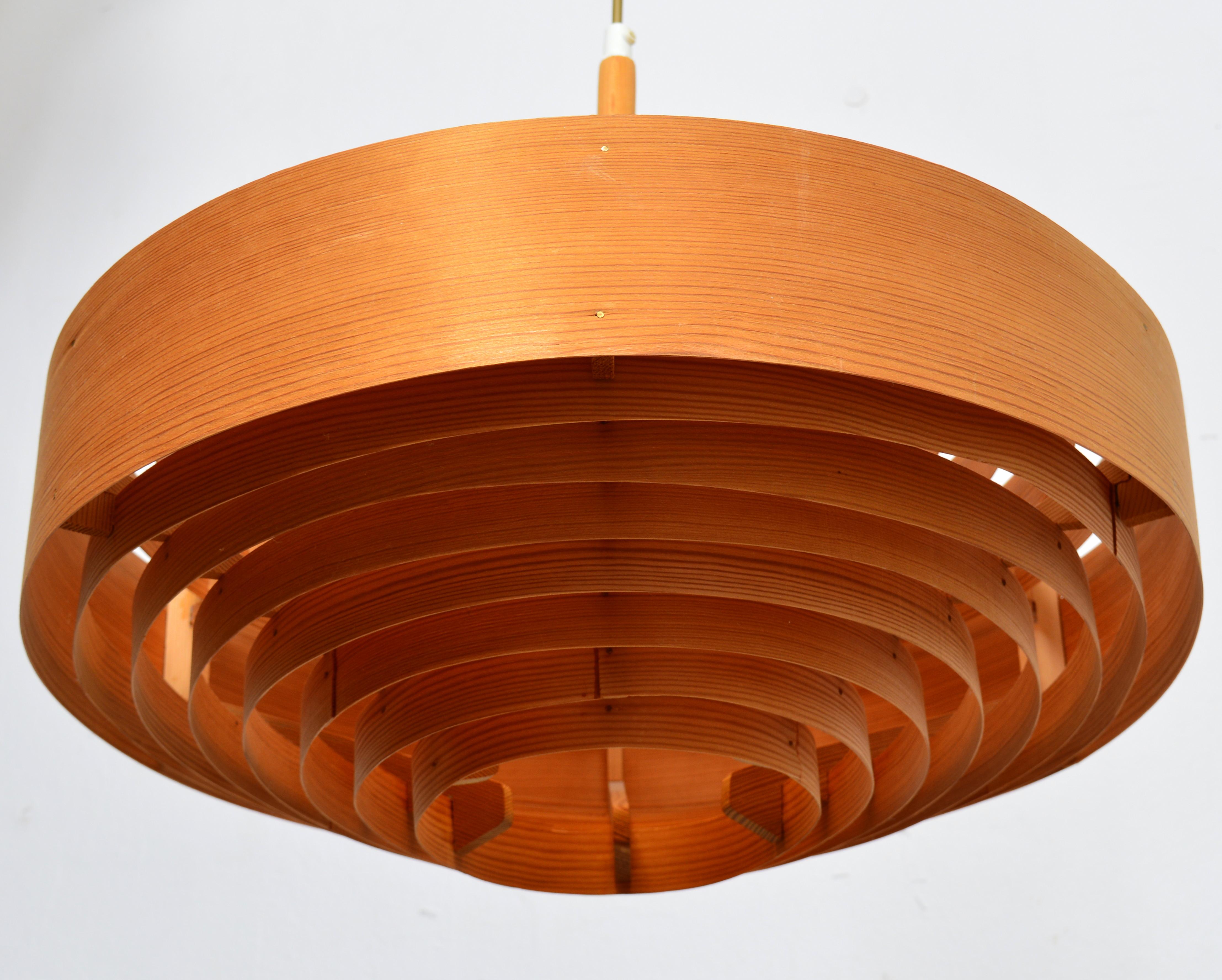 Large 1960s Hans-Agne Jakobsson for Ellysett Pine Chandelier, model T547/480. This is a rare chandelier designed by Hans Agne Jakobsson for Ellysett. This piece is made of pine veneer in a stepped spherical design. This piece has a natural, warm