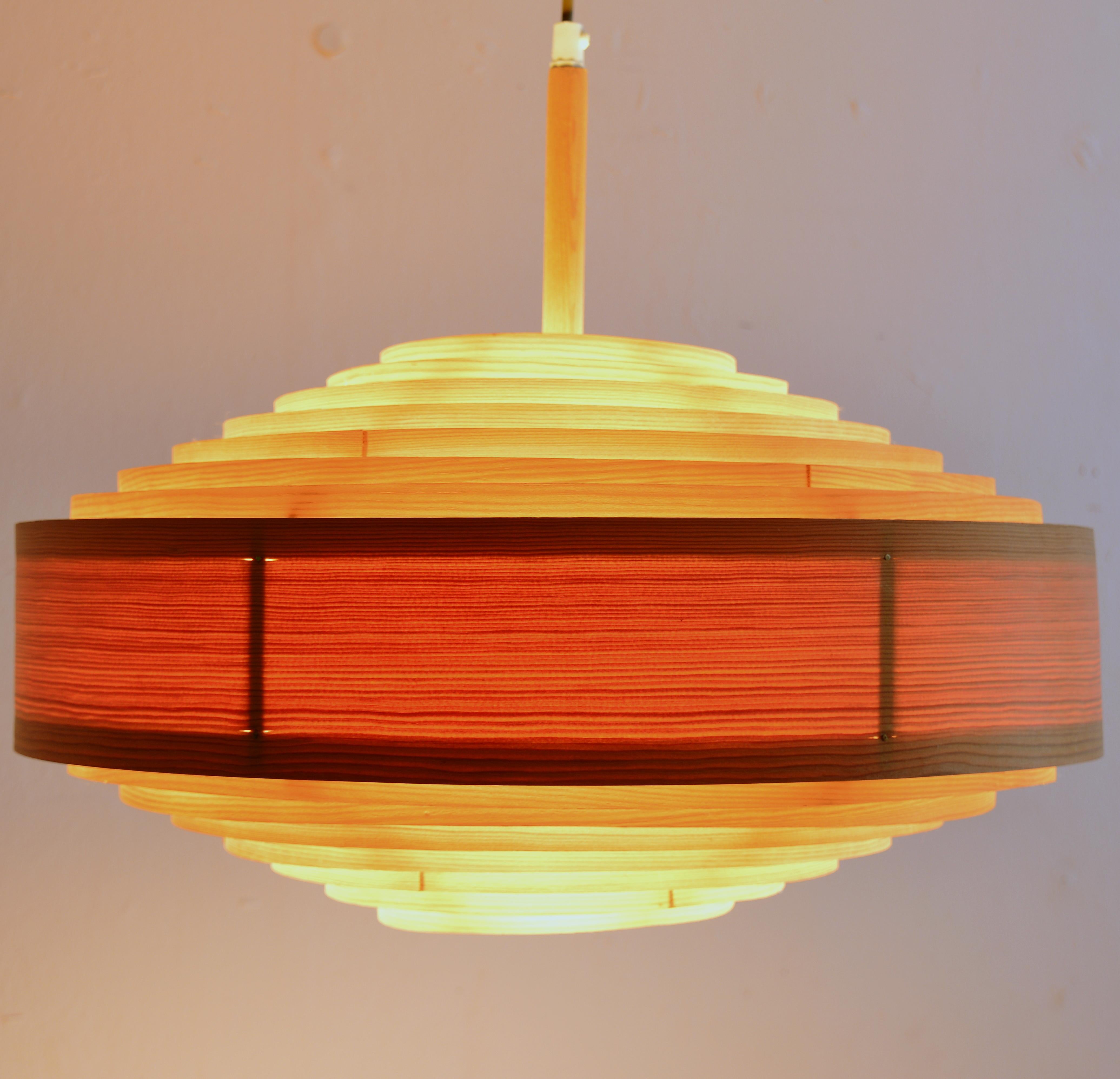 Mid-Century Modern Hans-Agne Jakobsson, Large Pendant Light, Pine Veneer, Sweden, 1960s en vente