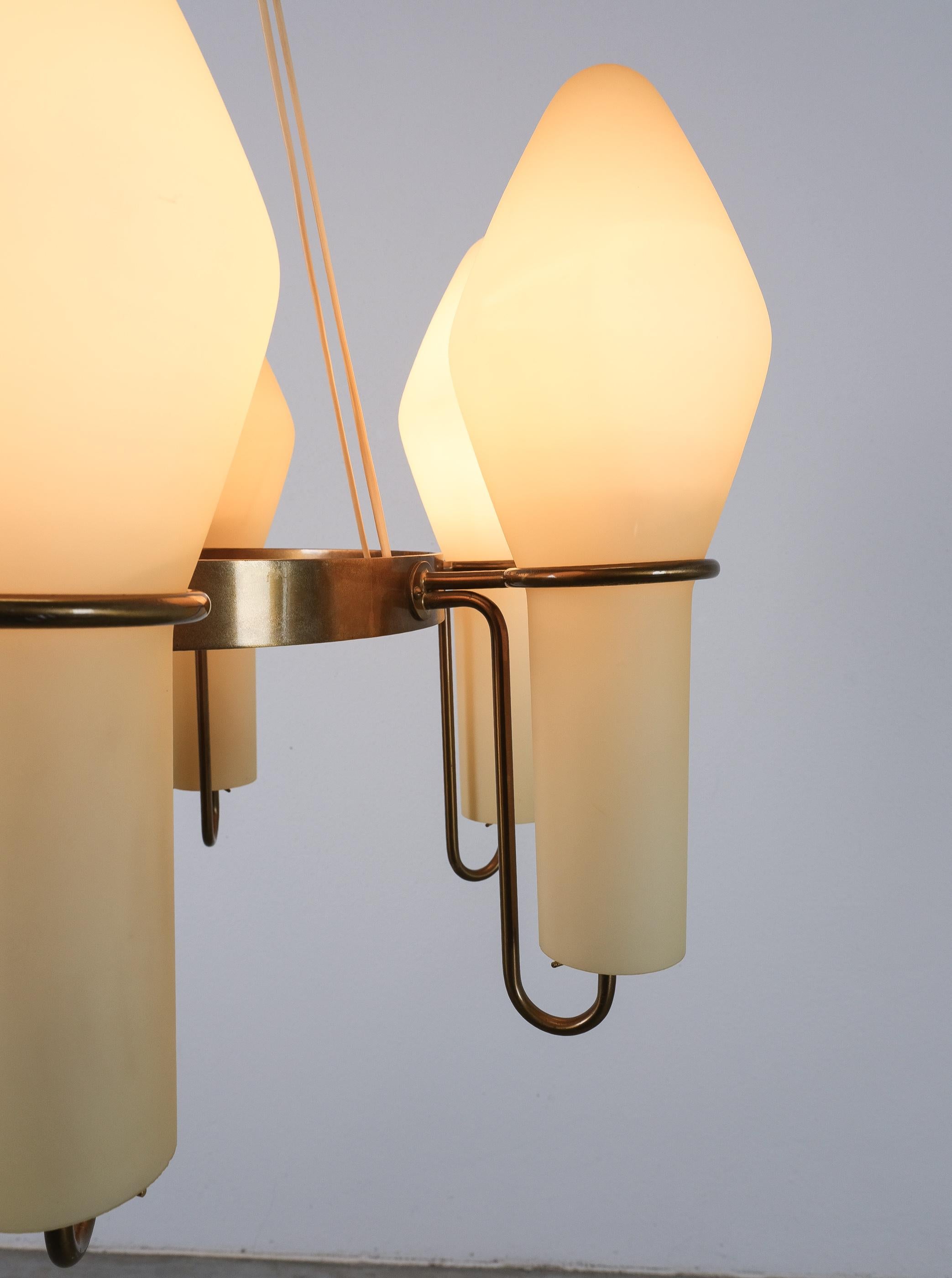 Laiton Hans-Agne Jakobsson Lustre Markaryd à six branches en laiton et verre, 1960 en vente
