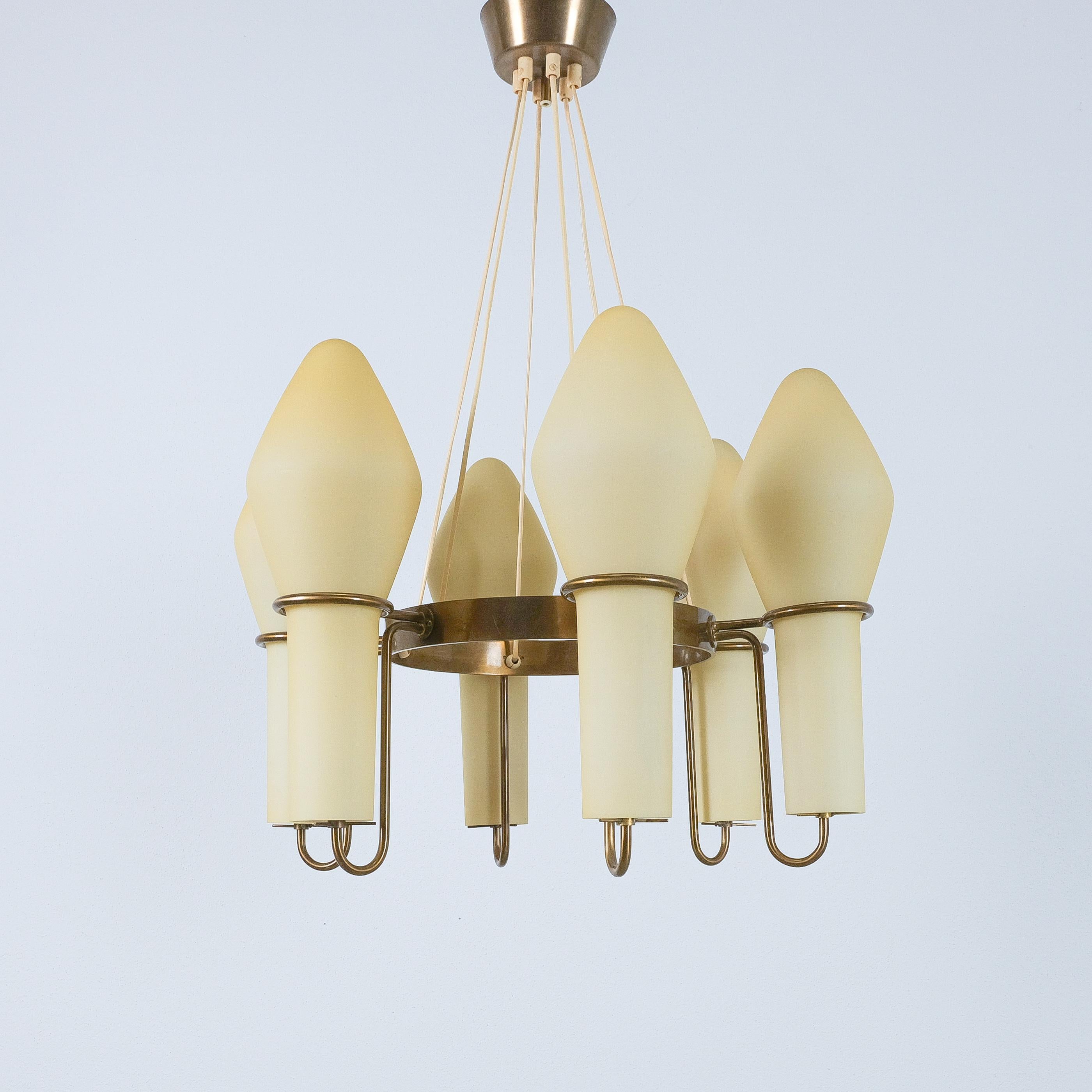 Hans-Agne Jakobsson Lustre Markaryd à six branches en laiton et verre, 1960 en vente 1