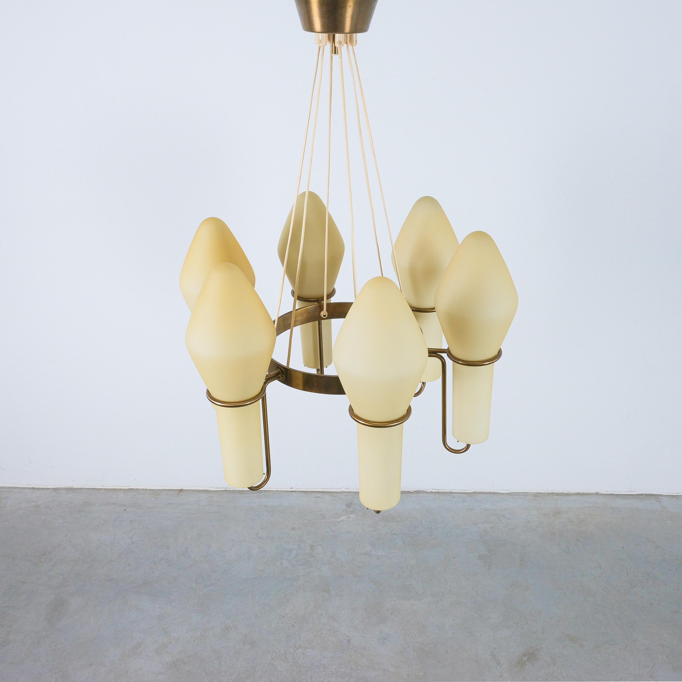 Hans-Agne Jakobsson Lustre Markaryd à six branches en laiton et verre, 1960 en vente 2