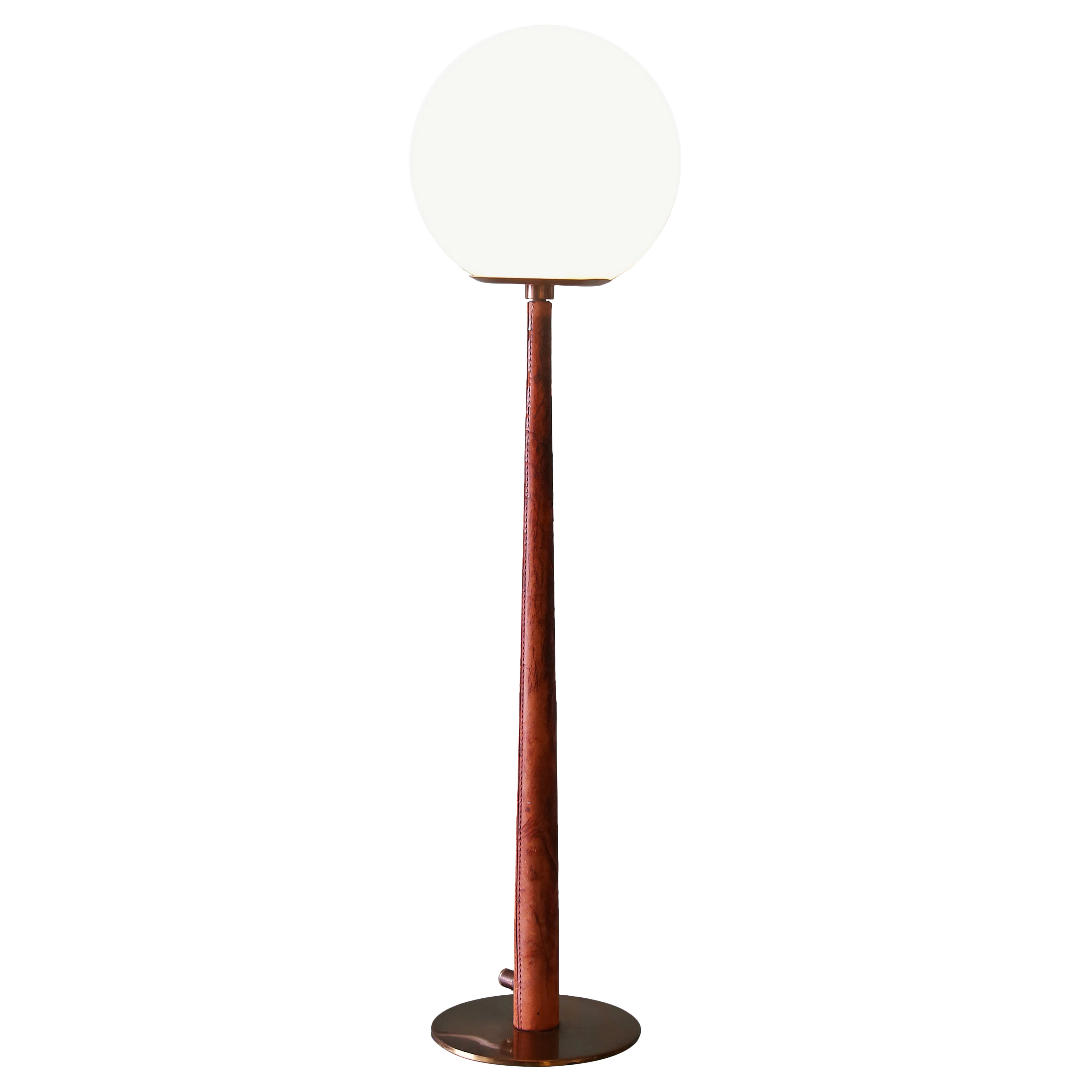 Hans-Agne Jakobsson Markaryd Sweden Lampe de table en cuir et laiton en vente