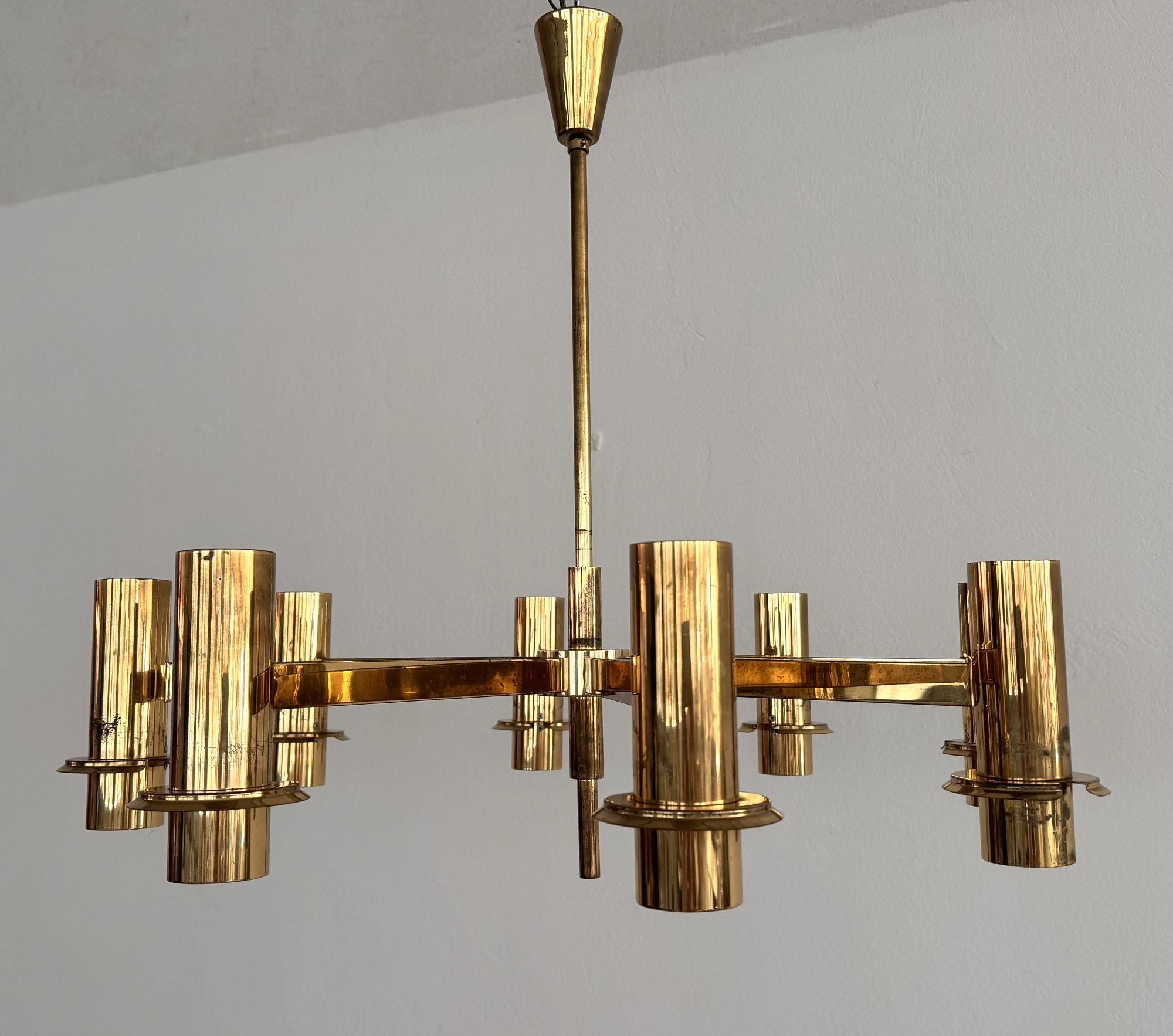Lustre en laiton et huit globes en verre Hans-Agne Jakobsson du milieu du siècle dernier en vente 3