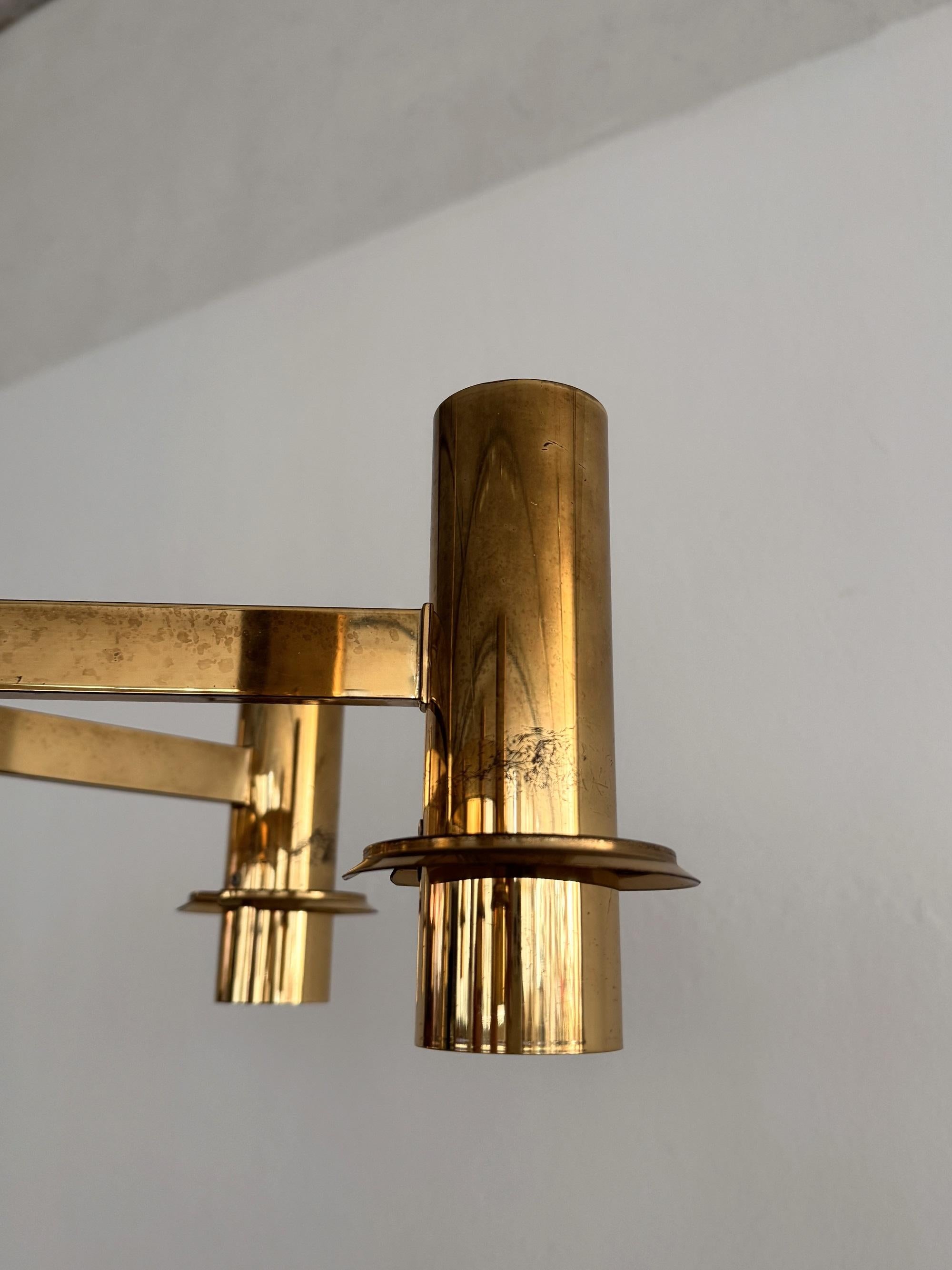 Lustre en laiton et huit globes en verre Hans-Agne Jakobsson du milieu du siècle dernier en vente 5