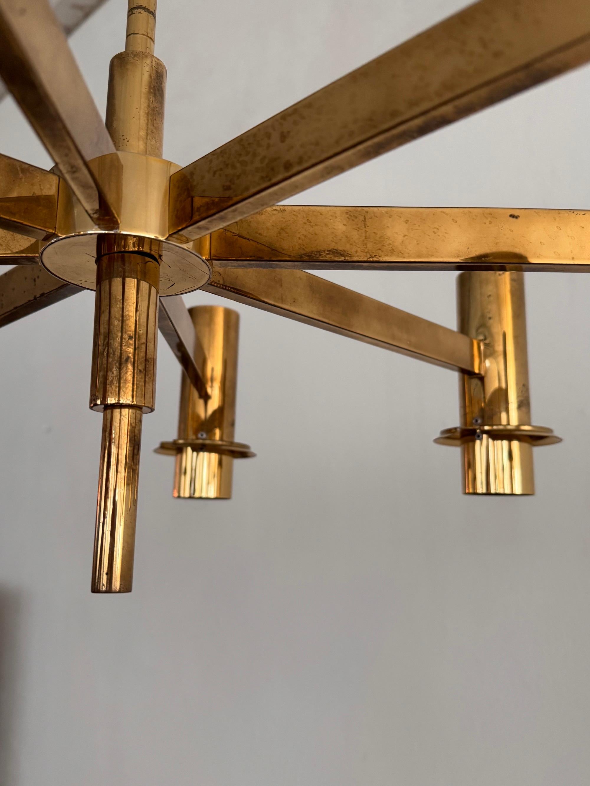 Lustre en laiton et huit globes en verre Hans-Agne Jakobsson du milieu du siècle dernier en vente 7