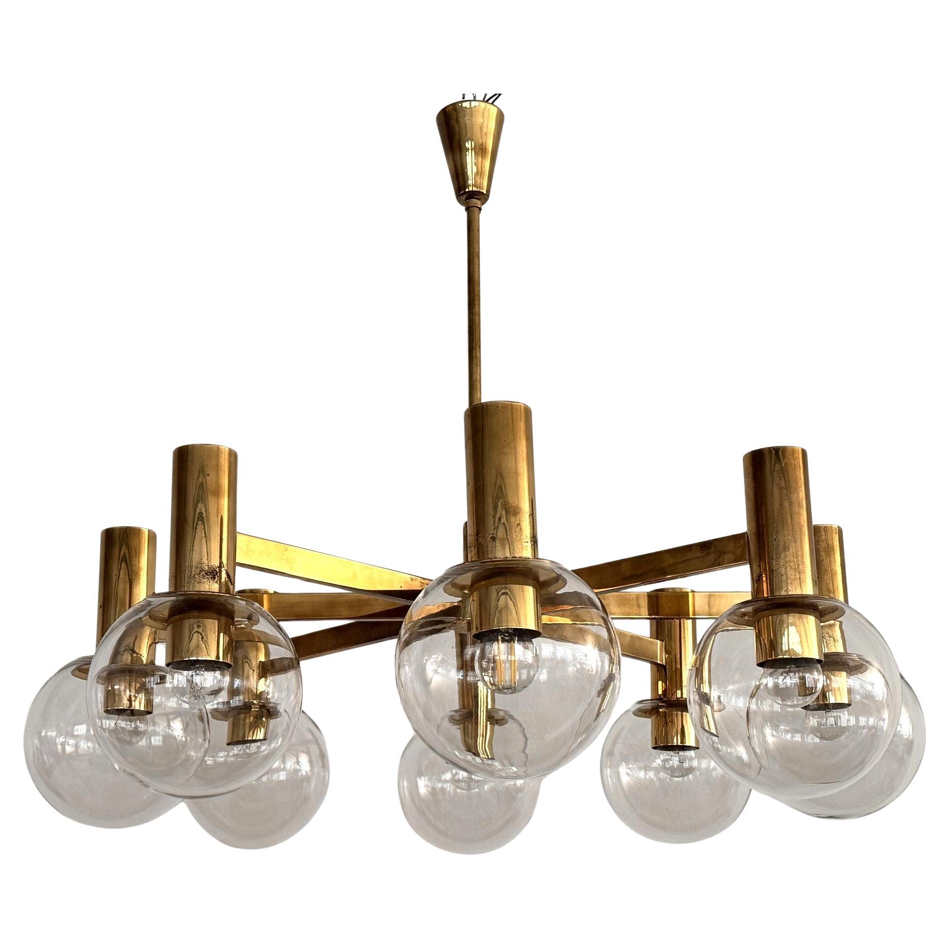 Lustre en laiton et huit globes en verre Hans-Agne Jakobsson du milieu du siècle dernier en vente