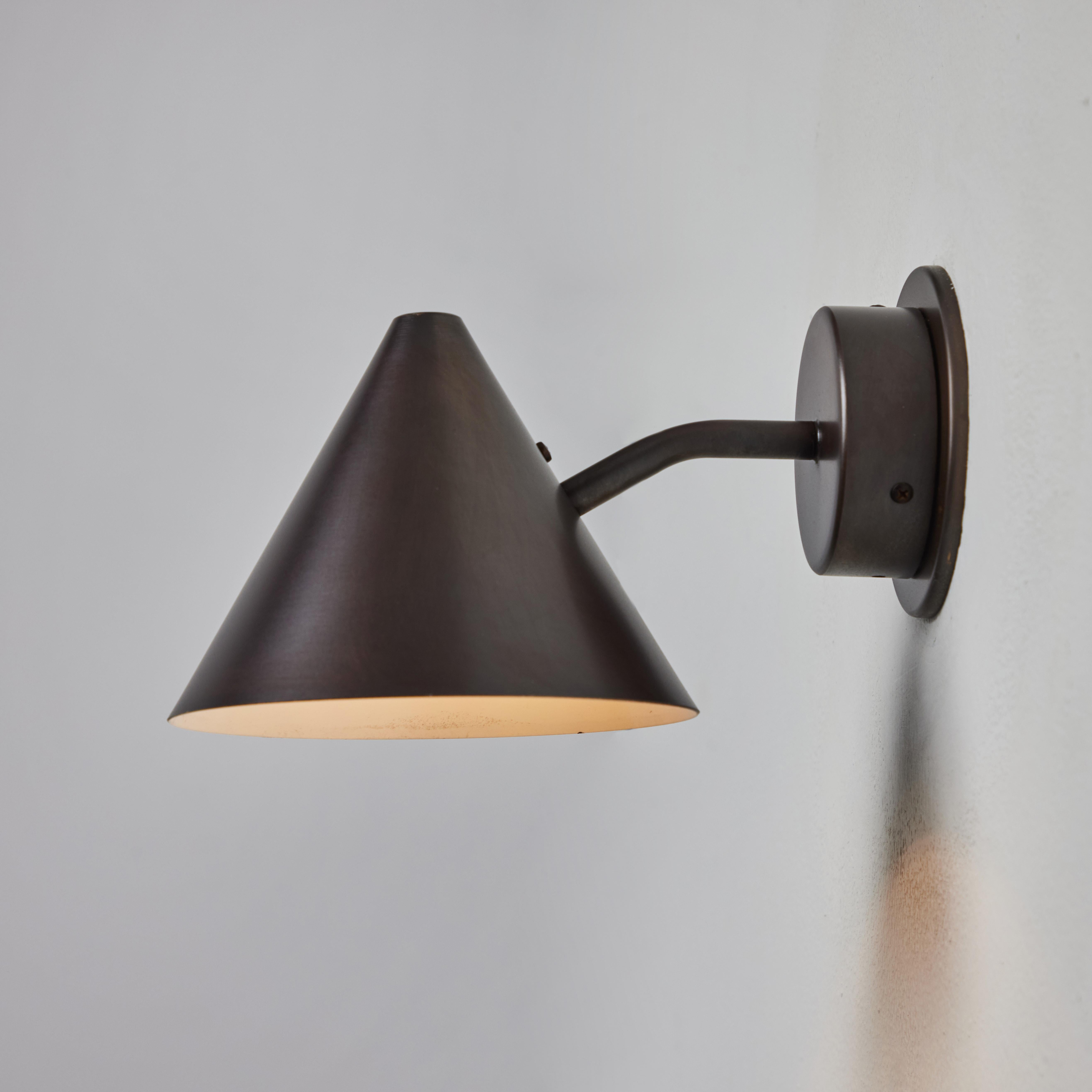 Lámpara de exterior Hans-Agne Jakobsson 'Mini-Tratten' Patinada Marrón Oscuro en venta 2