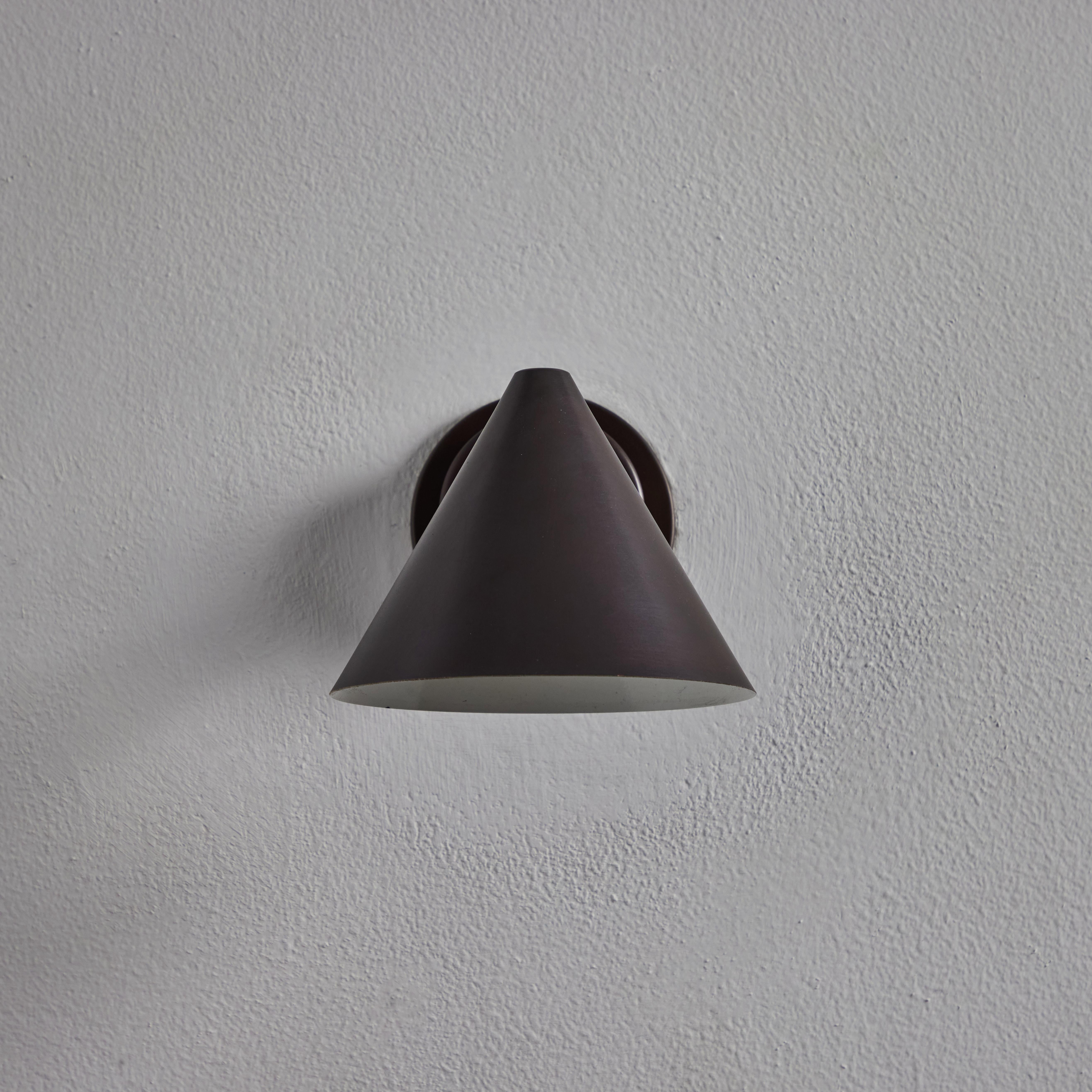 Lámpara de exterior Hans-Agne Jakobsson 'Mini-Tratten' Patinada Marrón Oscuro Sueco en venta