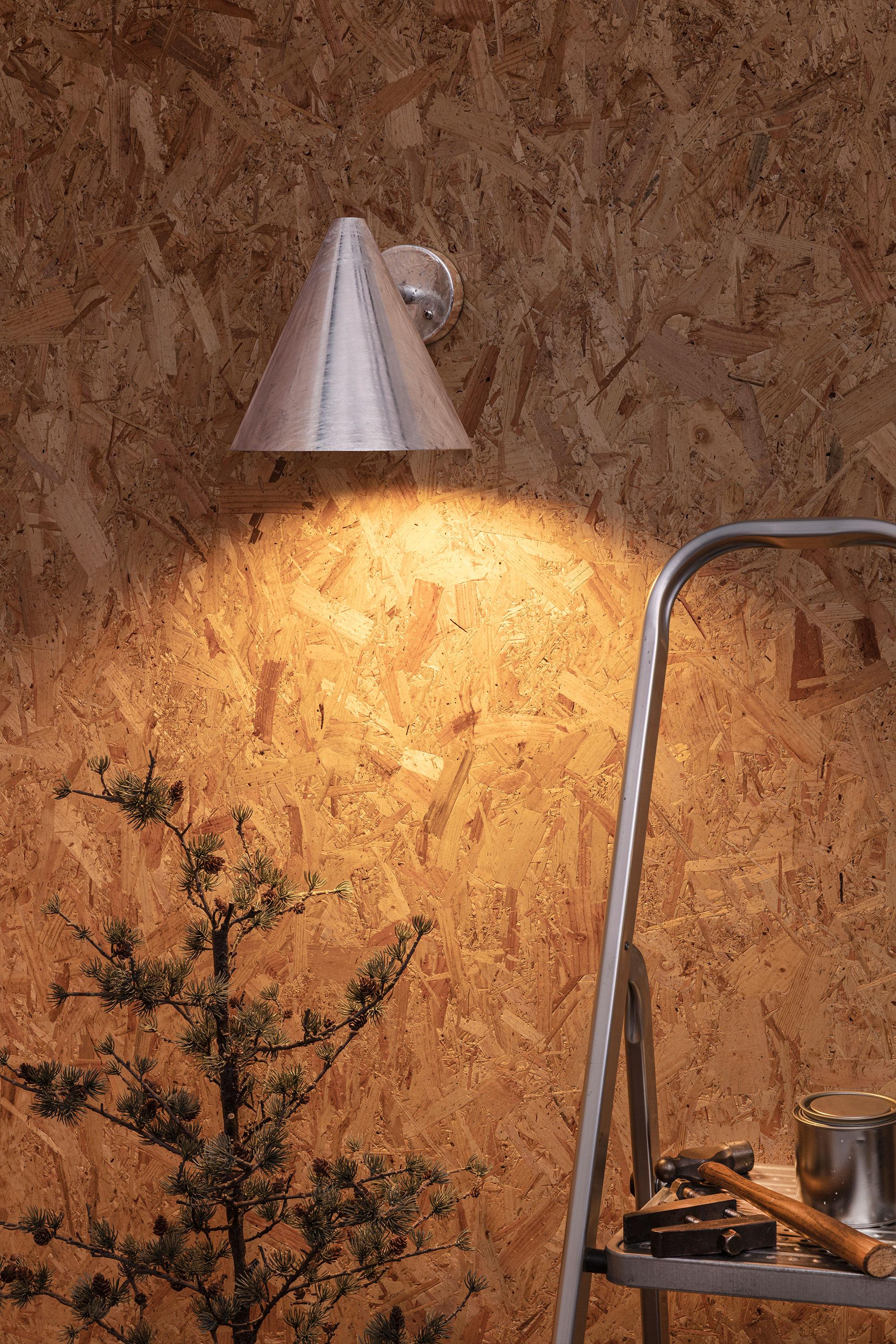 Hans-Agne Jakobsson 'Mini-Tratten' Sconce da esterno in nero in vendita 9