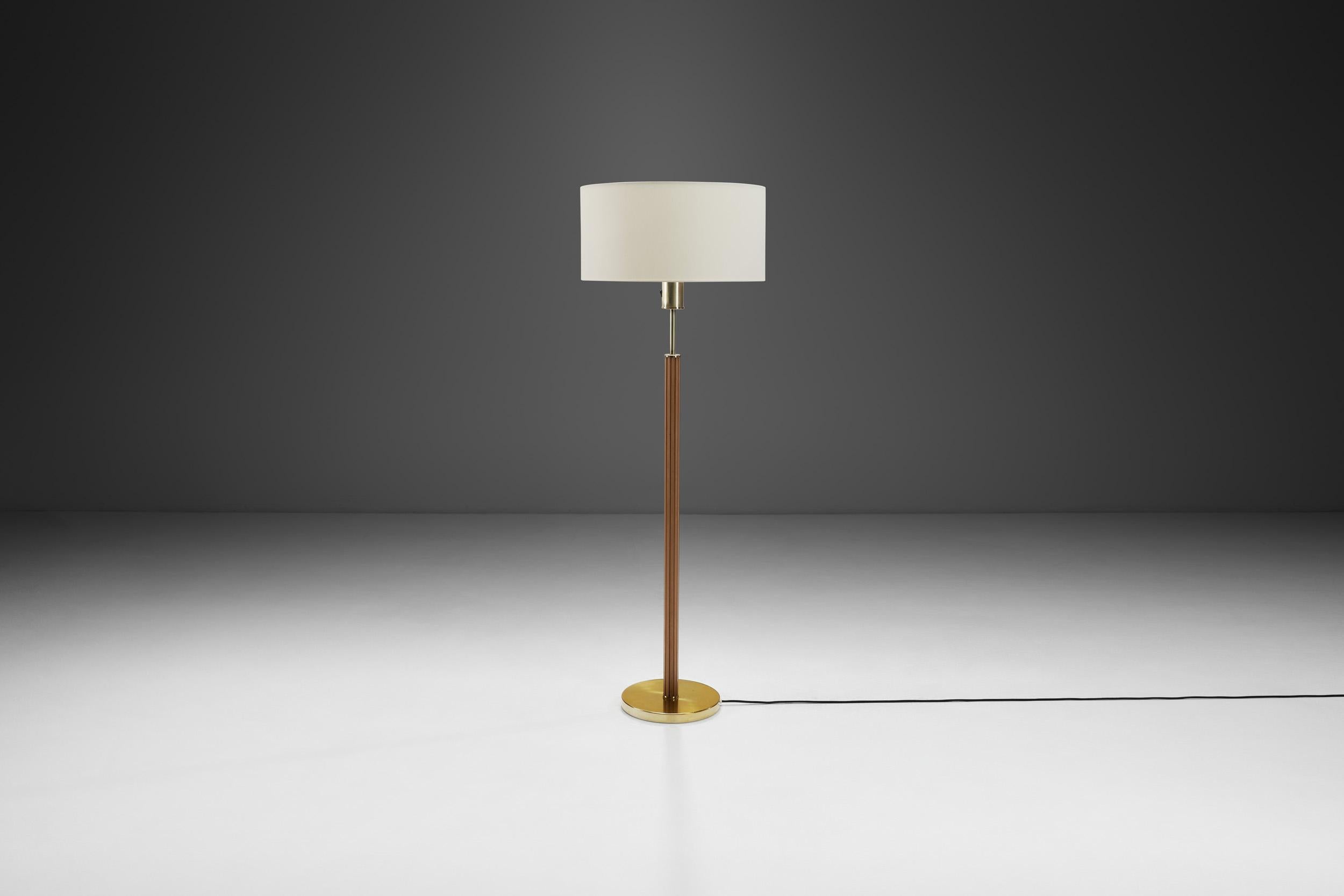 Scandinave moderne Lampadaire «7373 » de Hans-Agne Jakobsson pour Markaryd, Suède 20e siècle en vente