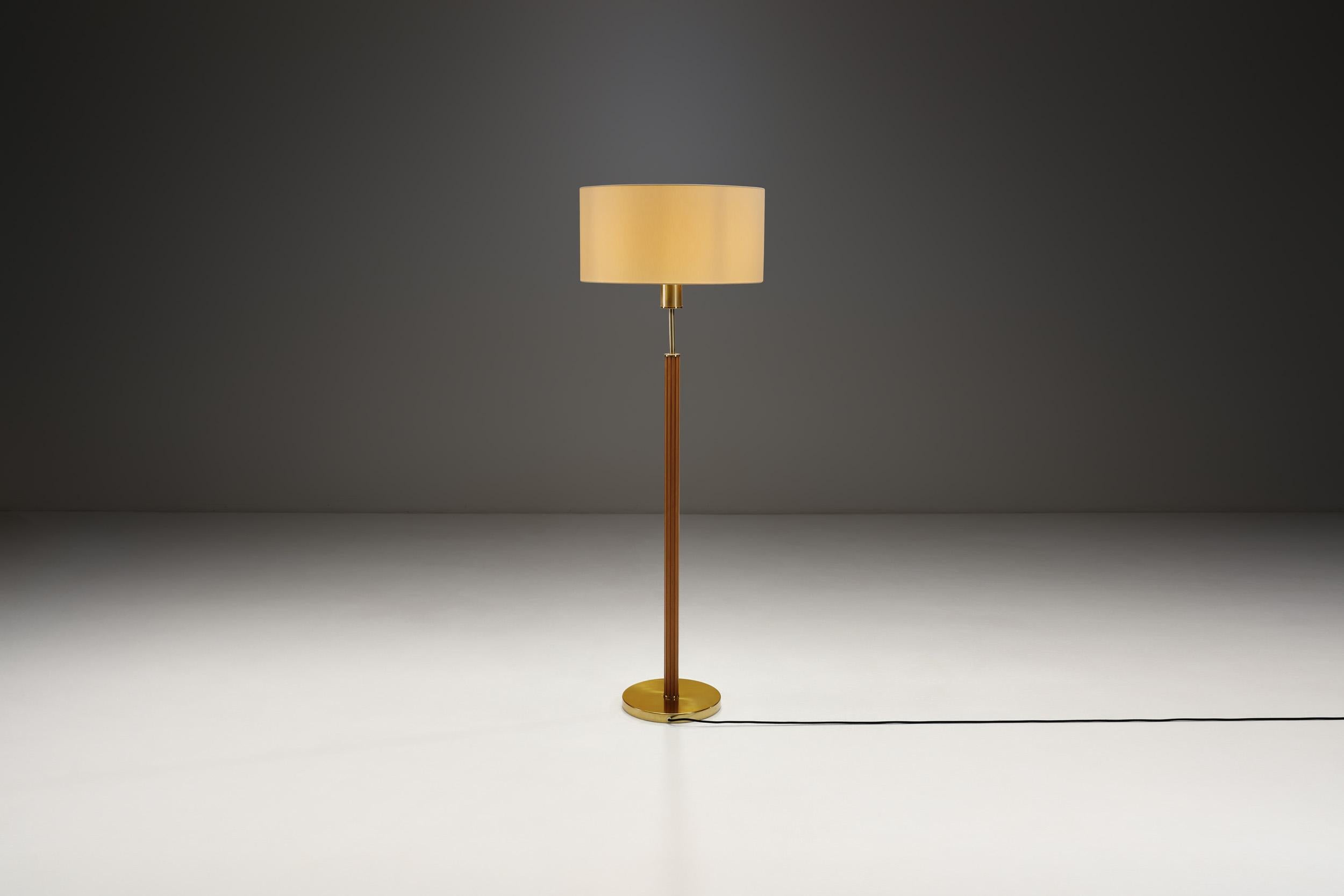 Suédois Lampadaire «7373 » de Hans-Agne Jakobsson pour Markaryd, Suède 20e siècle en vente