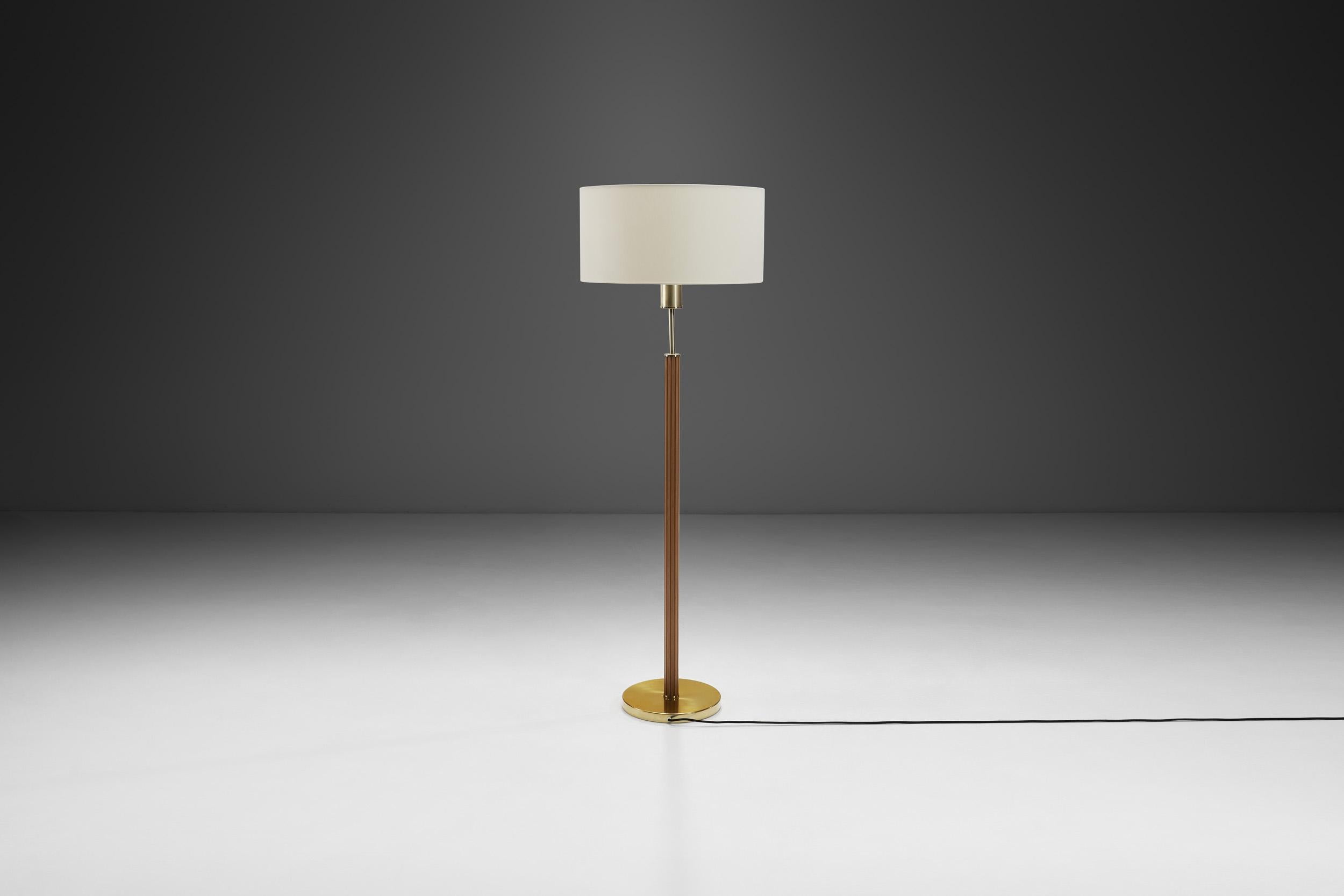 Lampadaire «7373 » de Hans-Agne Jakobsson pour Markaryd, Suède 20e siècle Bon état - En vente à Utrecht, NL