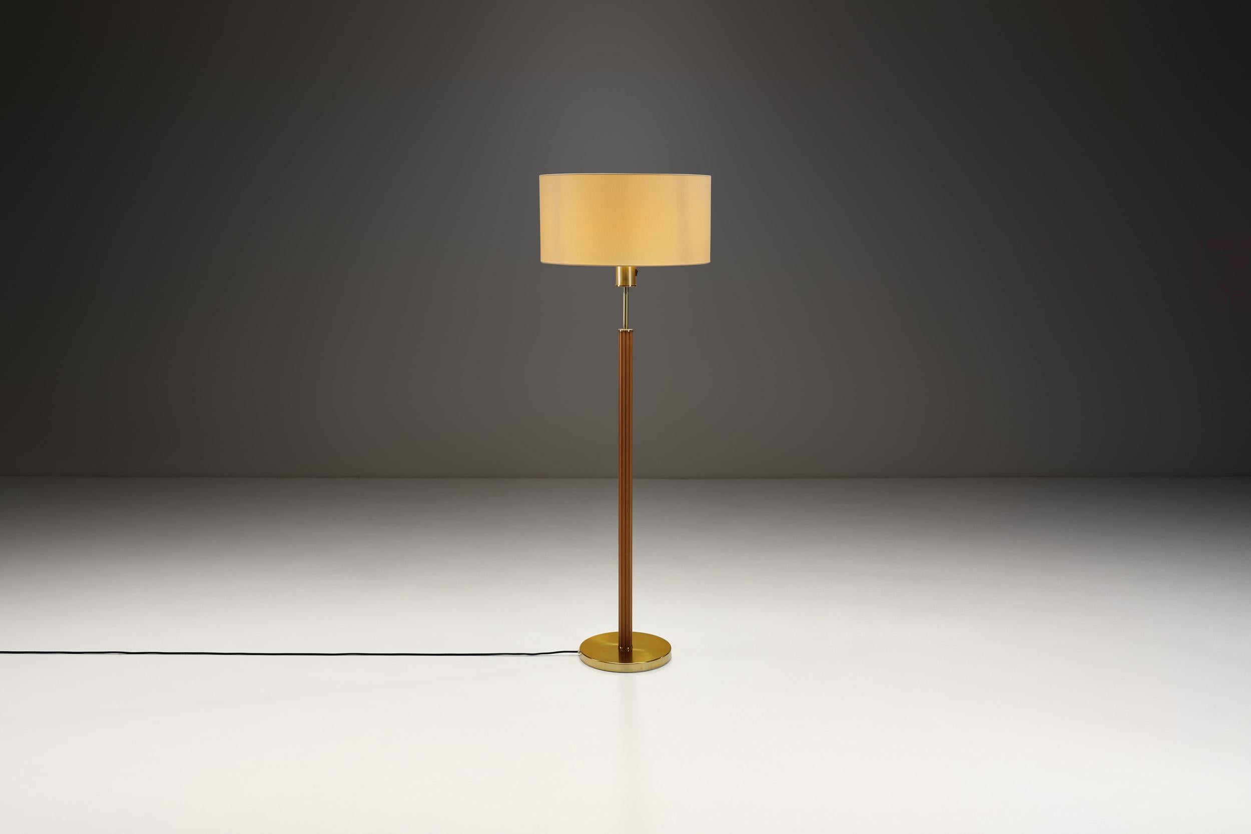 20ième siècle Lampadaire «7373 » de Hans-Agne Jakobsson pour Markaryd, Suède 20e siècle en vente