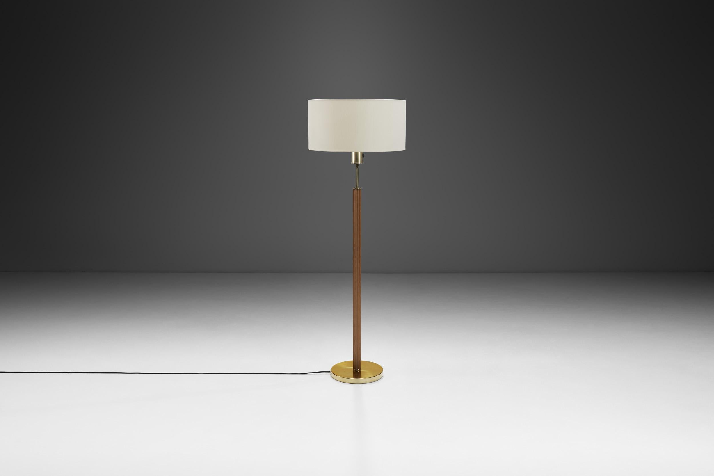 Laiton Lampadaire «7373 » de Hans-Agne Jakobsson pour Markaryd, Suède 20e siècle en vente