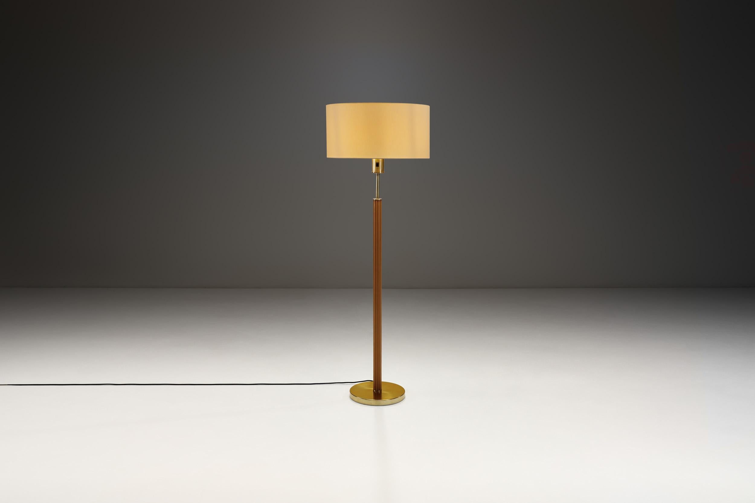 Lampadaire «7373 » de Hans-Agne Jakobsson pour Markaryd, Suède 20e siècle en vente 1
