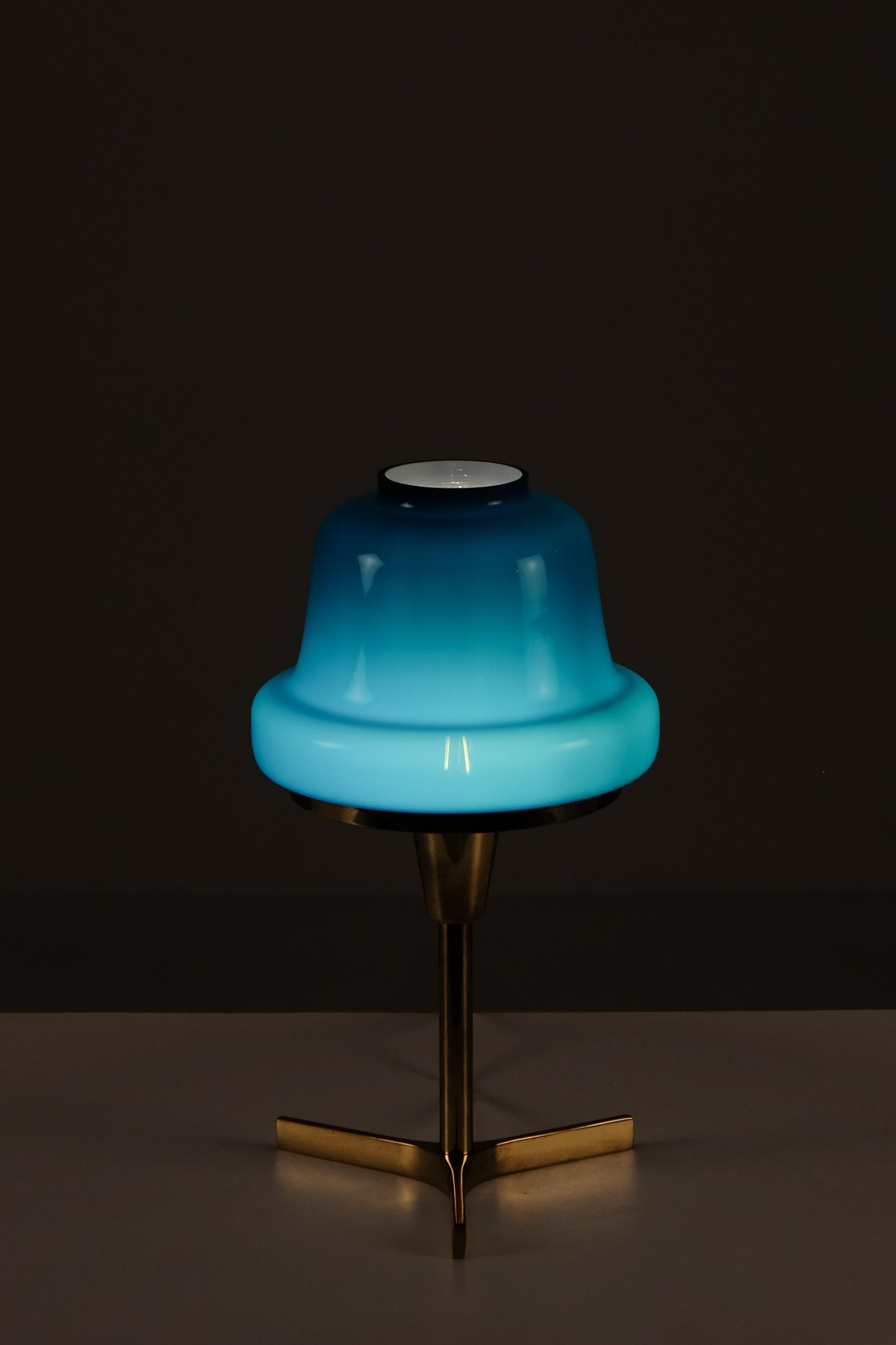 Glastischlampe Modell B125, hergestellt von Hans-Agne Jakobsson in Markaryd, Schweden, 1960er Jahre.
