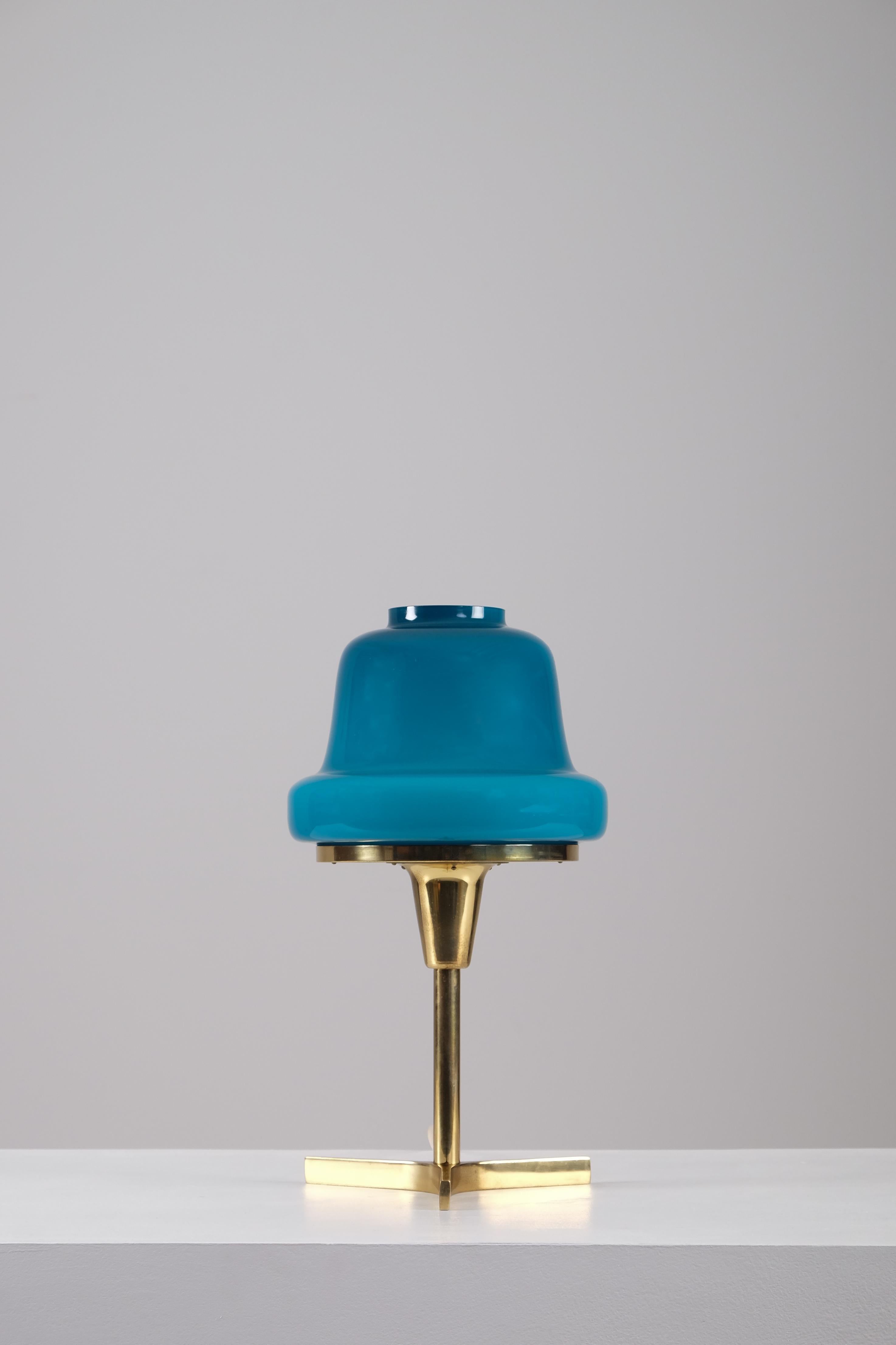 Hans-Agne Jakobsson, Tischlampe Modell B-125 aus Messing, 1960er-Jahre (Skandinavische Moderne) im Angebot