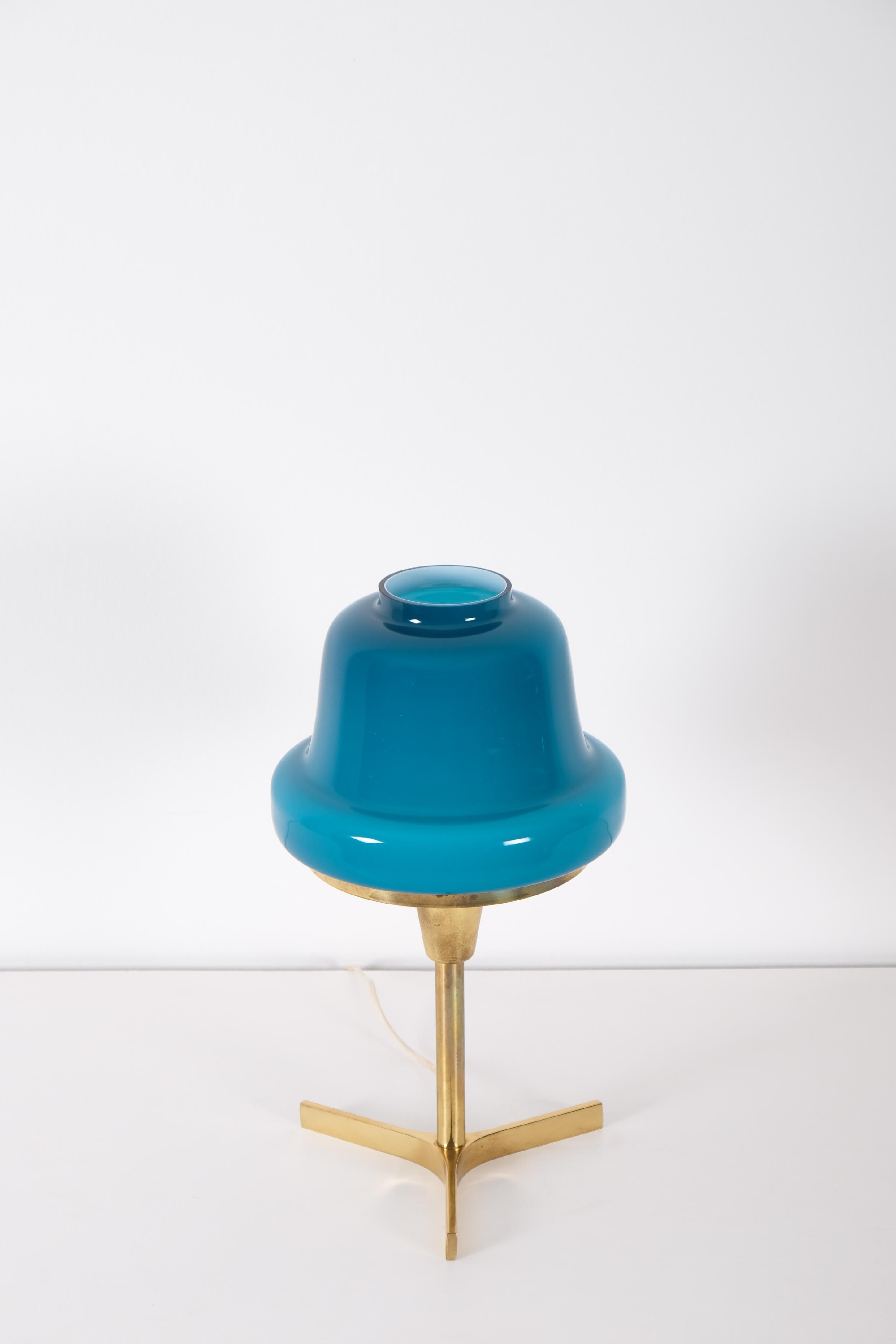 Hans-Agne Jakobsson, Tischlampe Modell B-125 aus Messing, 1960er-Jahre (Schwedisch) im Angebot