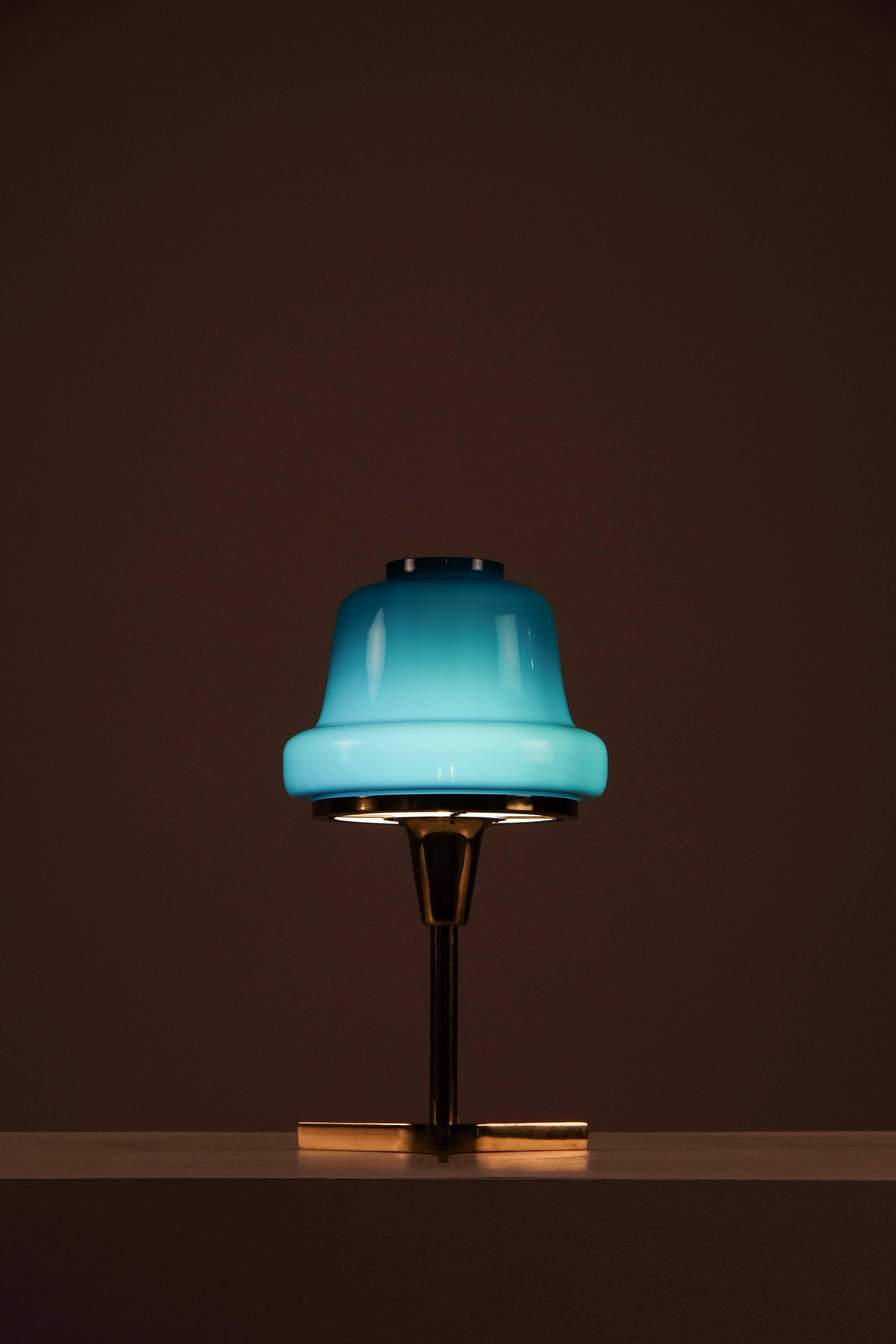 Hans-Agne Jakobsson, Tischlampe Modell B-125 aus Messing, 1960er-Jahre (Mitte des 20. Jahrhunderts) im Angebot