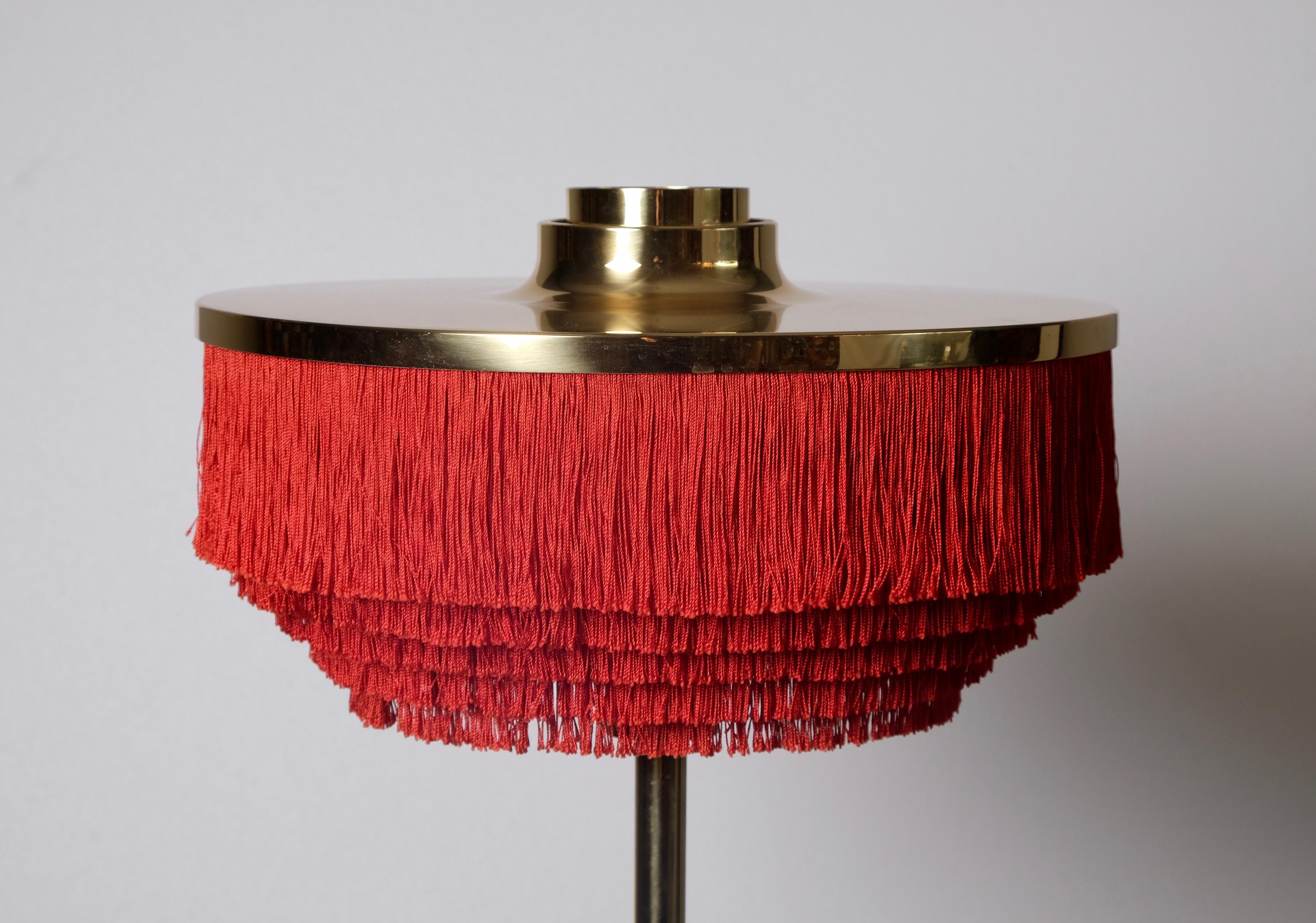 Table lamp with red fringes produced by Hans-Agne Jakobsson in Markaryd, Sweden, 1960s.
New wiring. Excellent condition.