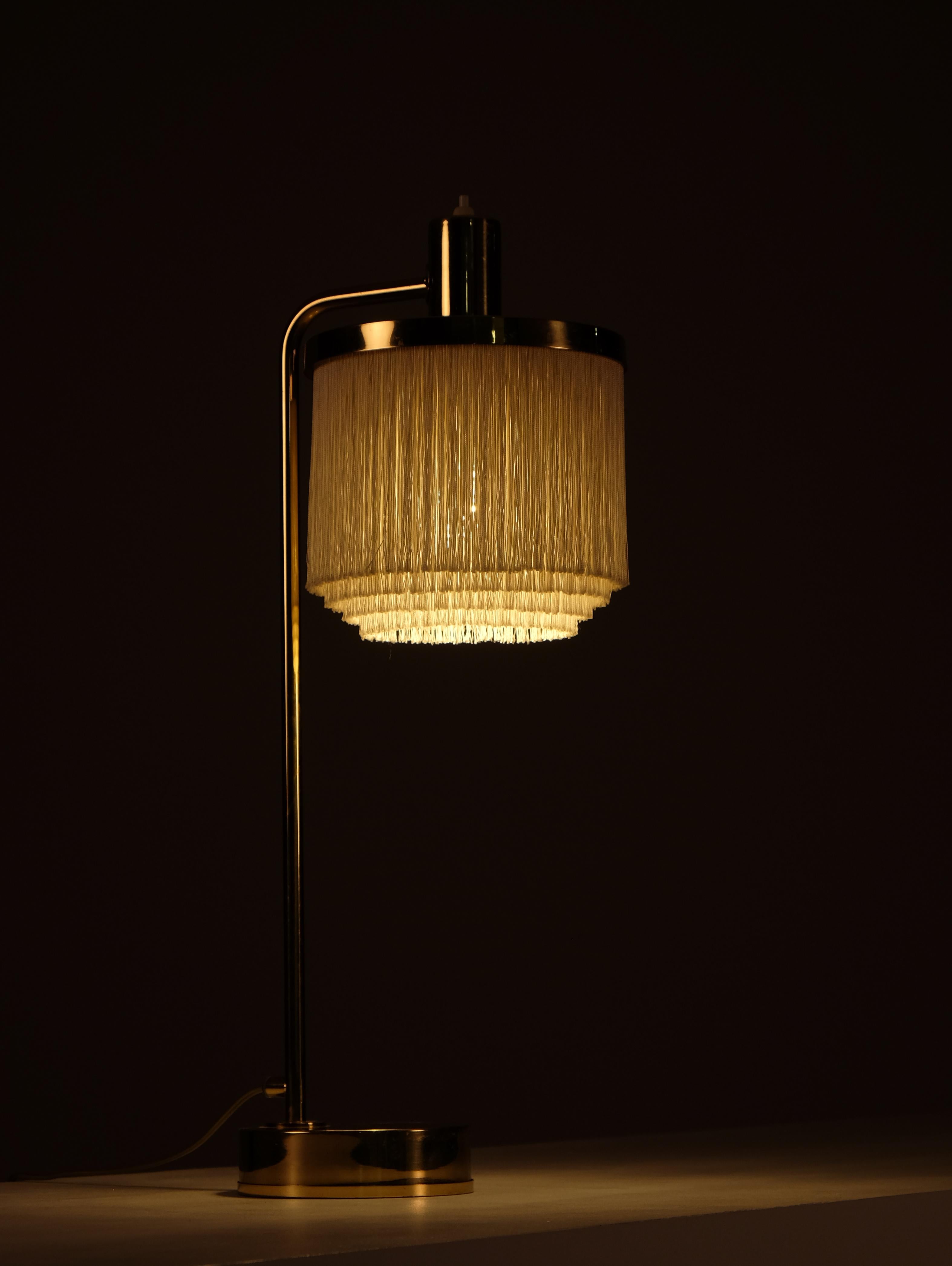 Lampe de table Fringe modèle B140 produite par Hans-Agne Agnes à Markaryd, Suède, années 1960.
