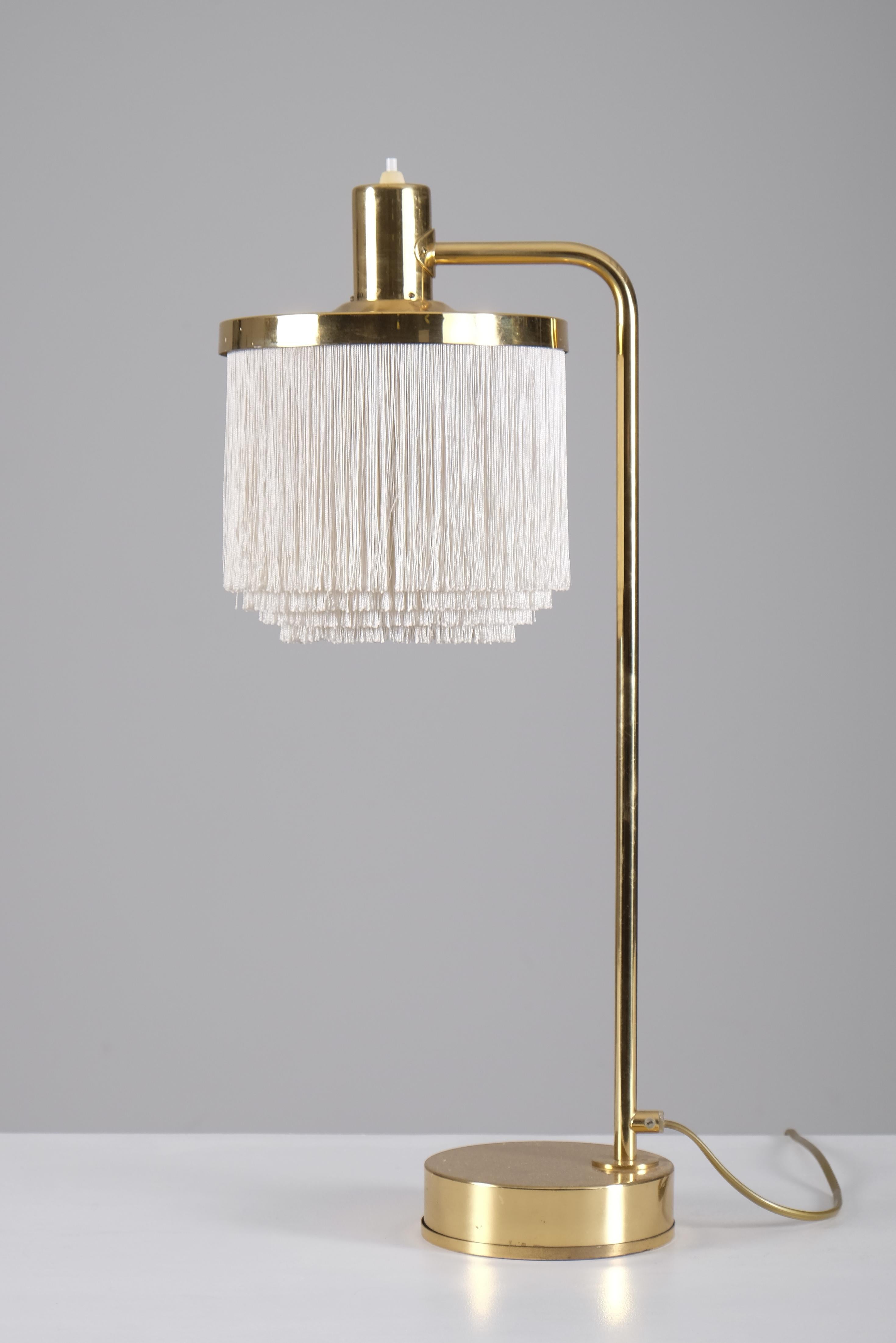 Scandinave moderne Lampe de bureau Hans-Agne Jakobsson modèle B-140 en laiton, années 1960 en vente