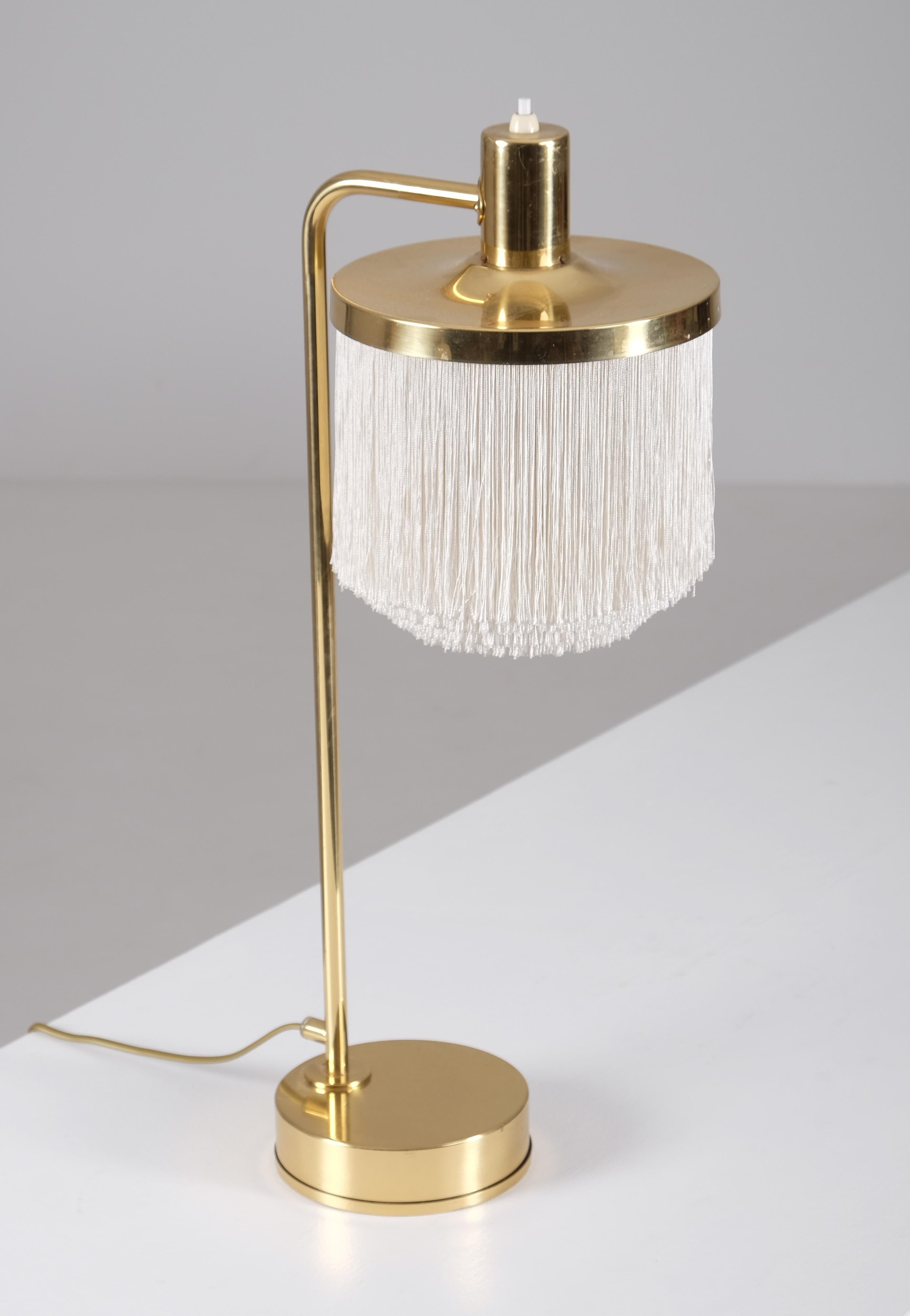 Milieu du XXe siècle Lampe de bureau Hans-Agne Jakobsson modèle B-140 en laiton, années 1960 en vente