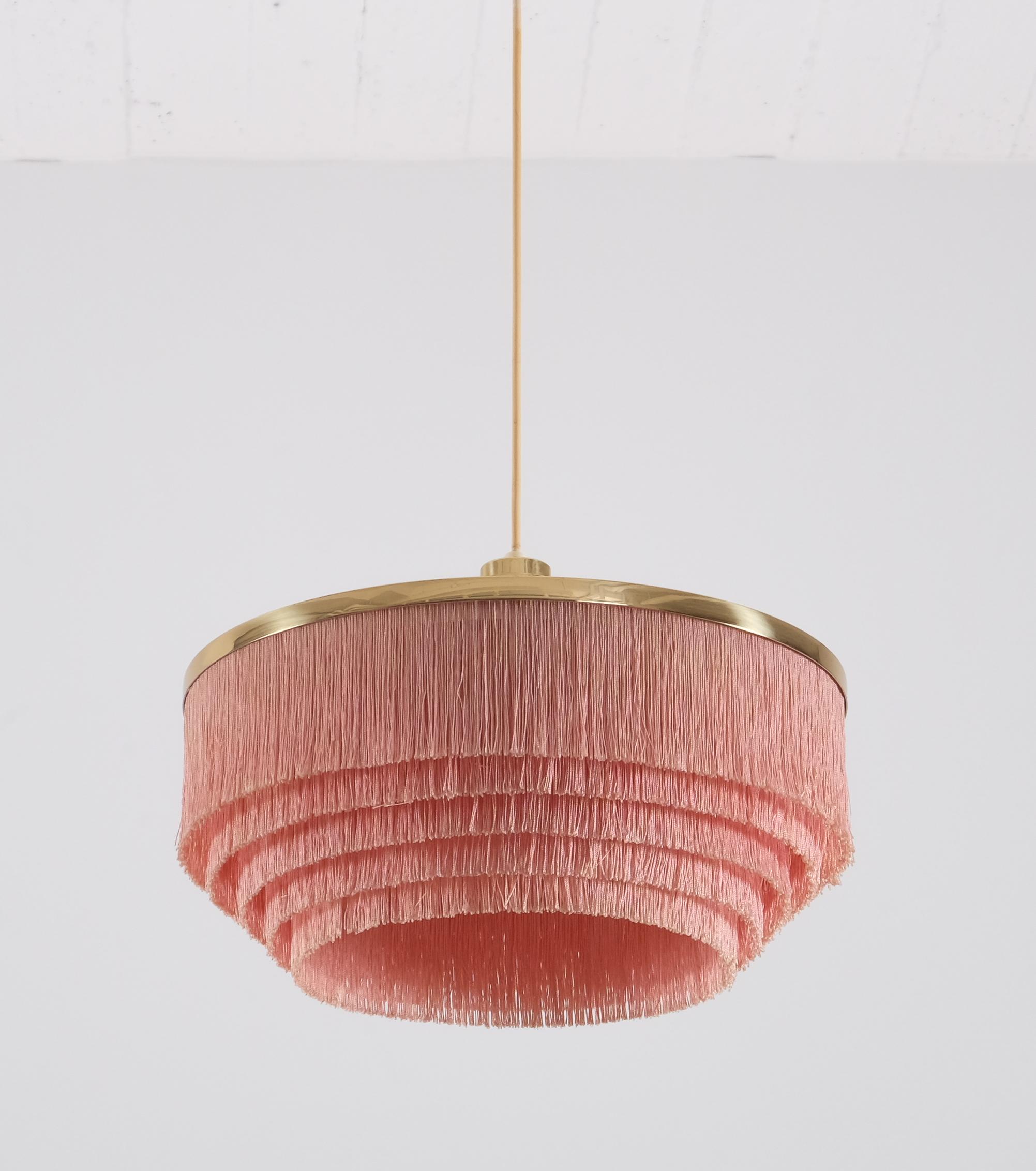 Hans-Agne Jakobsson T603 pendant with pink fringes, 1970s.
Produced in Sweden by Hans-Agne Jakobsson AB in Markaryd, 1970s.

    
