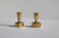Hans-Agne Jakobsson, Paar Kerzenleuchter aus Messing, Model No. L-125, Schweden