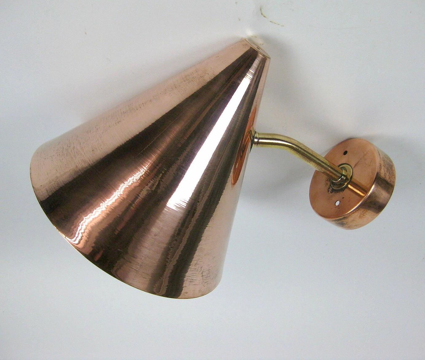 Scandinavian Modern Hans-Agne Jakobsson Pair of Cone Shaped Wall Lights in Copper and Brass For Sale