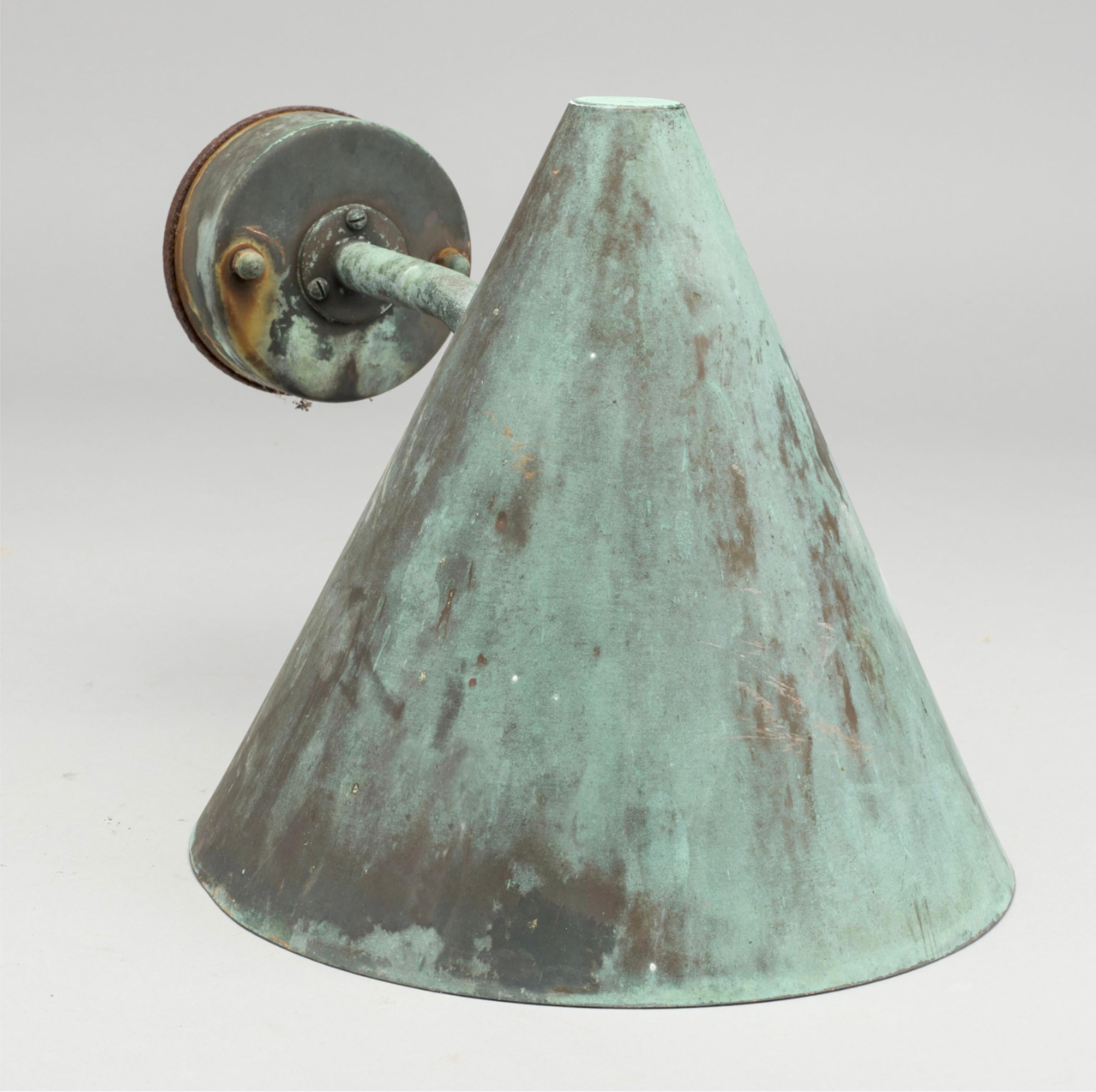 Hans-Agne Jakobsson for AB Markaryd, set of wall lights, in copper by Sweden, 1950s.
Large cone-shaped wall lights designed by Hans-Agne Jakobsson for AB Markaryd, in beautifully patinated copper. The light this model shines creates a beautiful