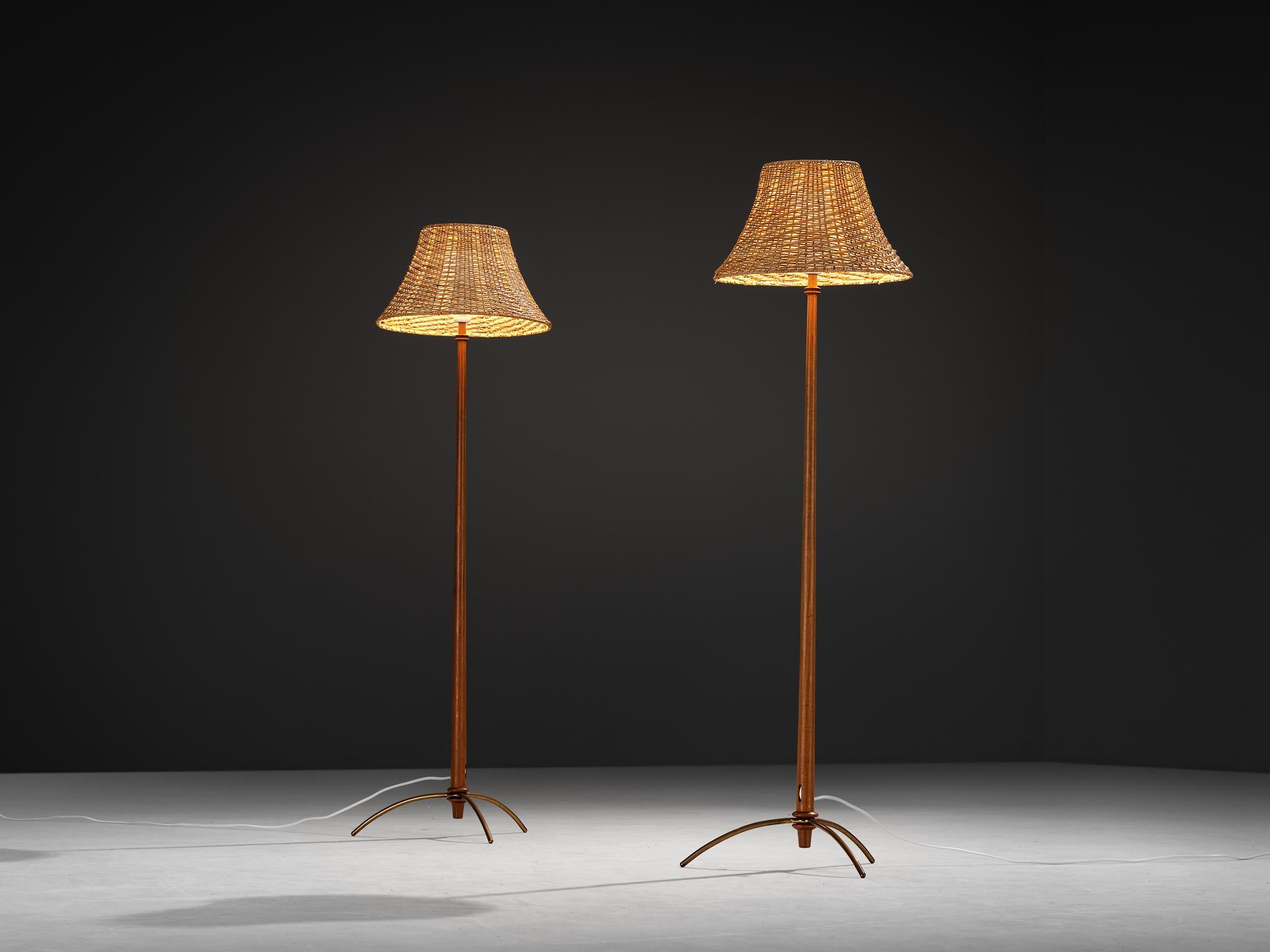 Hans-Agne Jakobsson para Hans-Agne Jakobsson AB en Markaryd,  Lámparas de pie 'G45', teca, caña, latón, Suecia, años 60

Estas elegantes lámparas de pie fueron diseñadas por Hans-Agne Jakobsson en los años sesenta. El diseño contiene una pantalla de