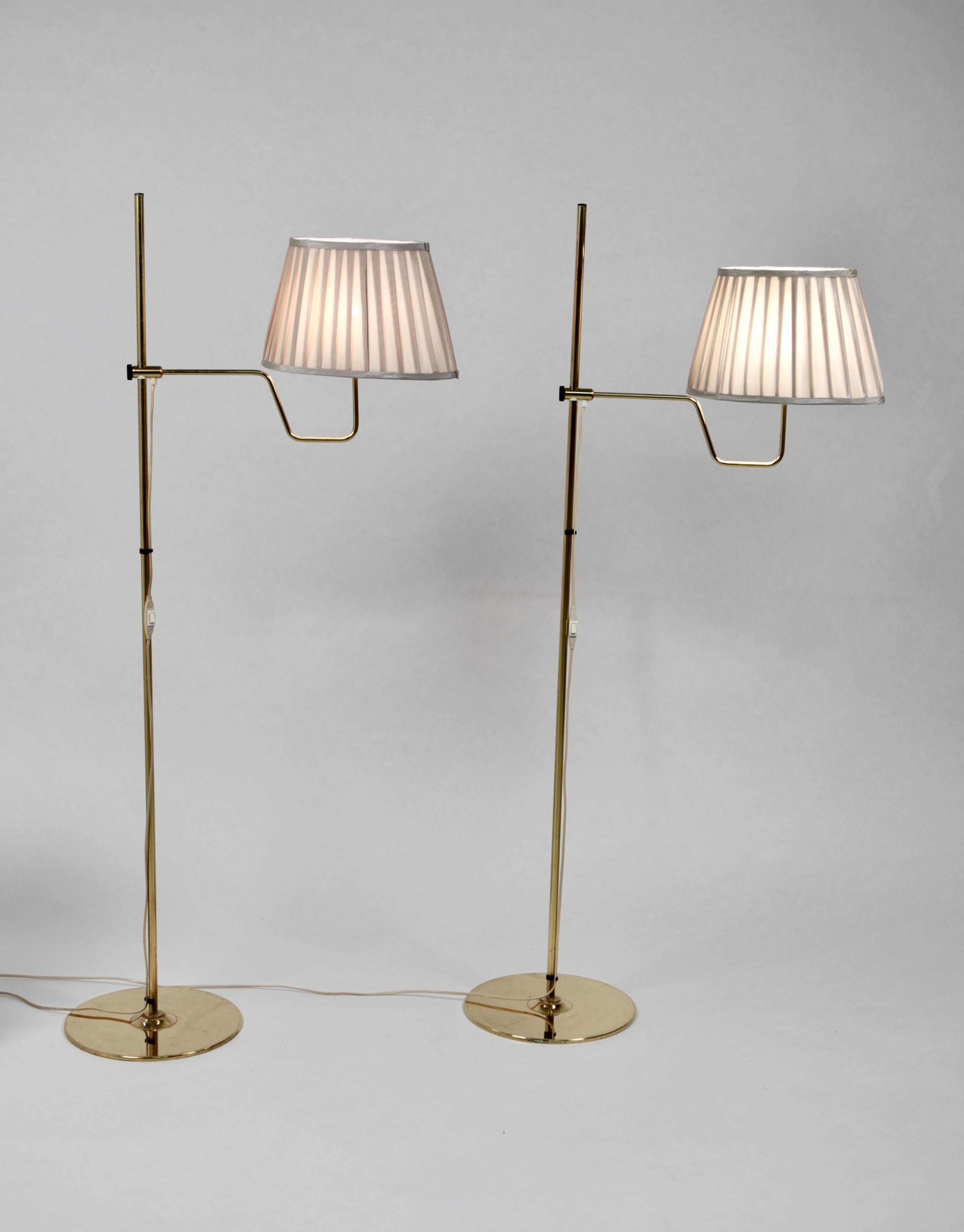 Hans-Agne Jakobsson, paire de lampadaires rares, modèle G-192 M, en laiton, années 1950. en vente 5