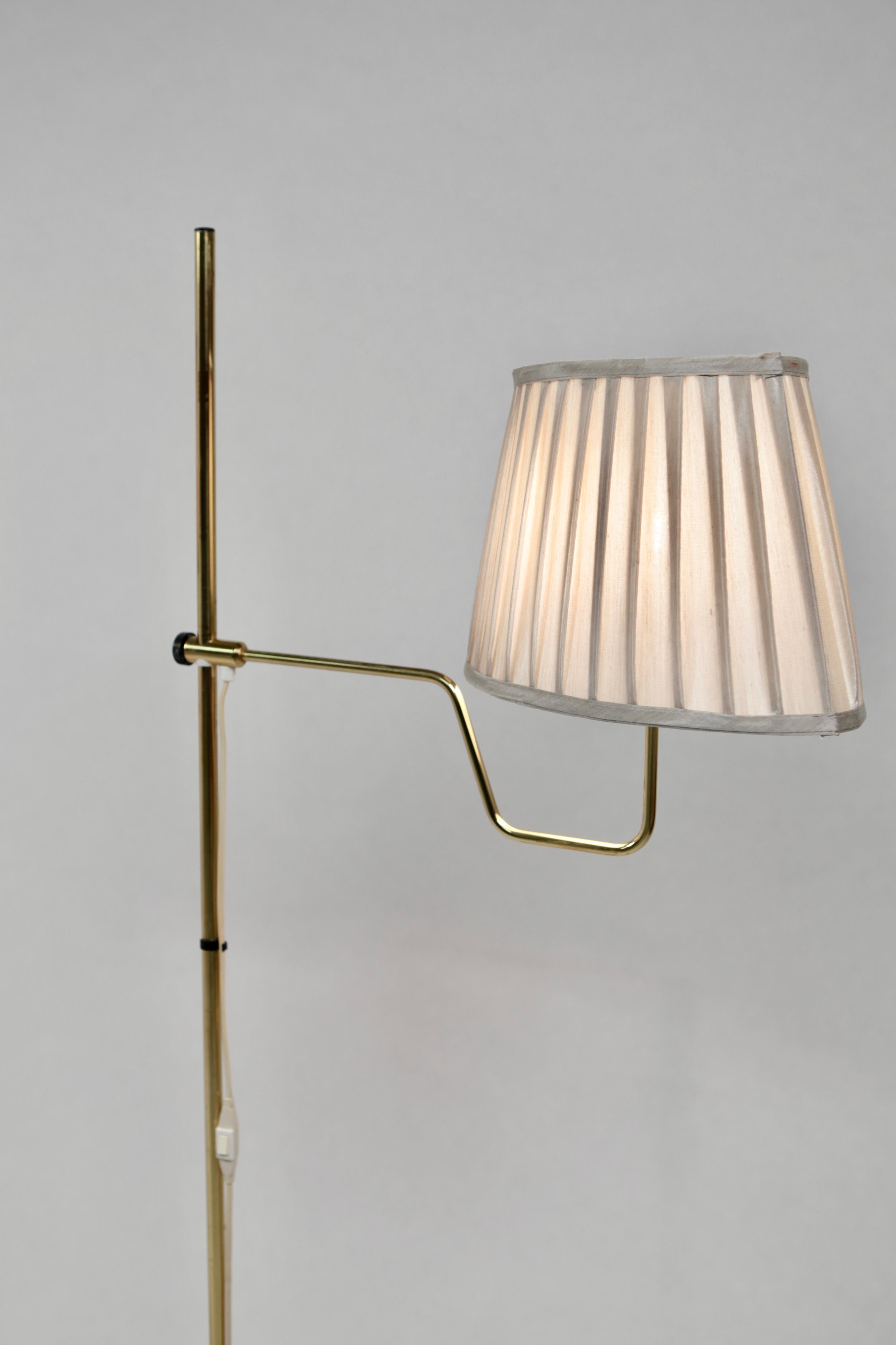 Hans-Agne Jakobsson, Pair of Rare Floor Lamps, Model G-192 M, in Brass, 1950s In Good Condition For Sale In Berlin, DE