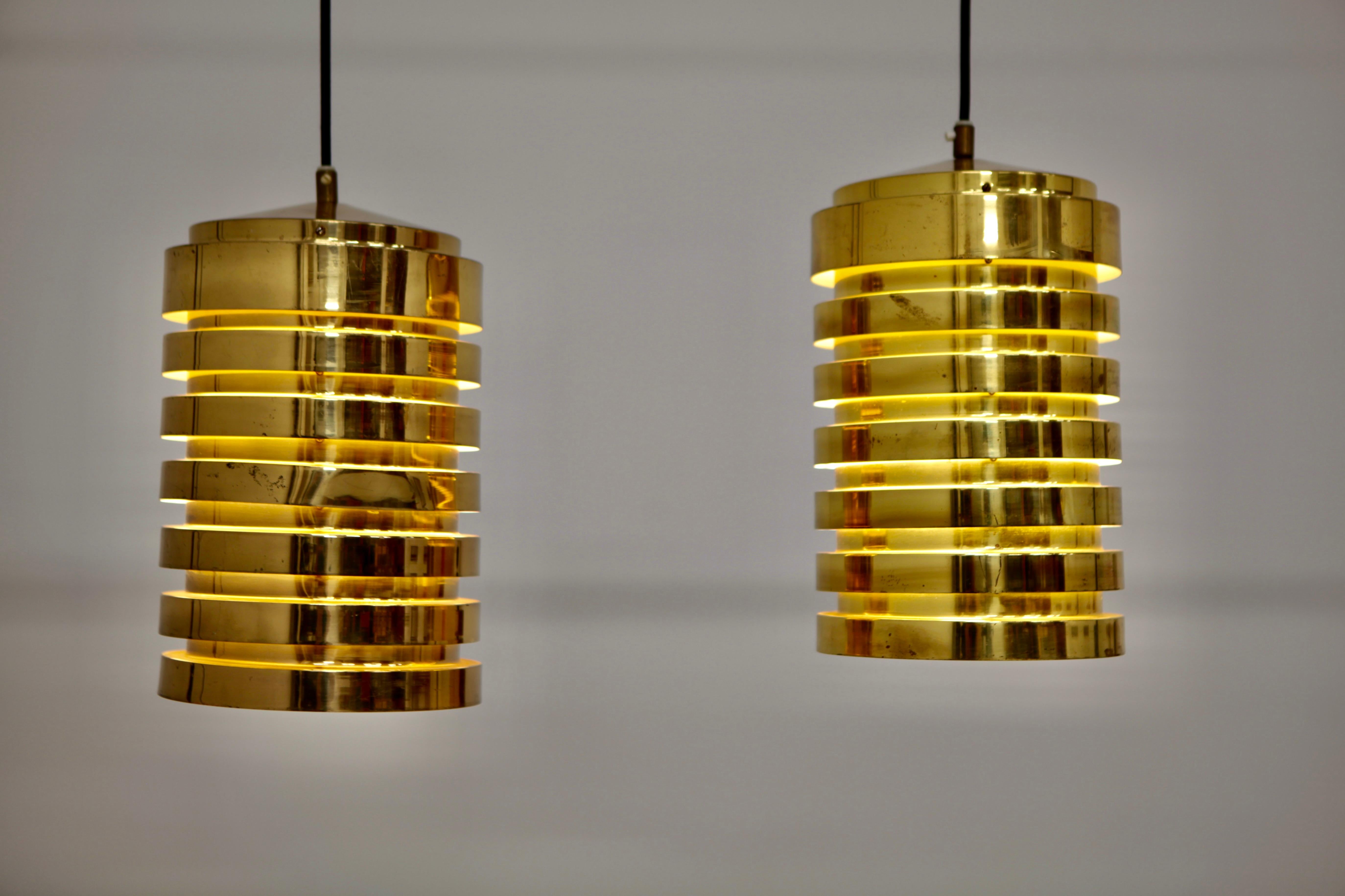 A pair of polished brass pendants, model T487/M by Hans-Agne Jakobsson AB, executed in Markaryd, Sweden 1960s. Original canopies.
Excellent patina, EU wired.