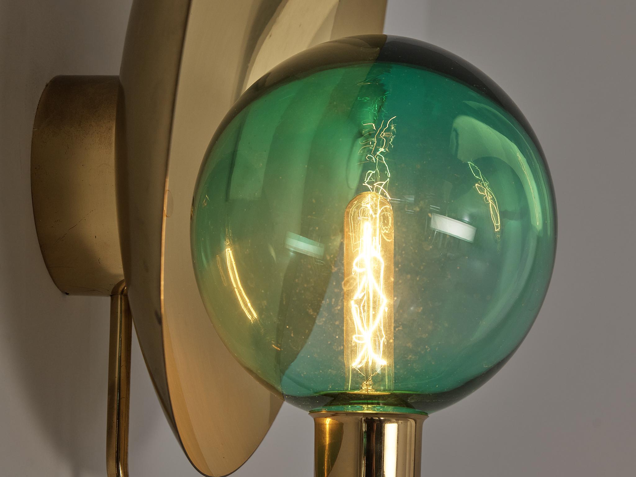 Hans-Agne Jakobsson Coppia di applique 'V-180' in ottone e vetro verde 2