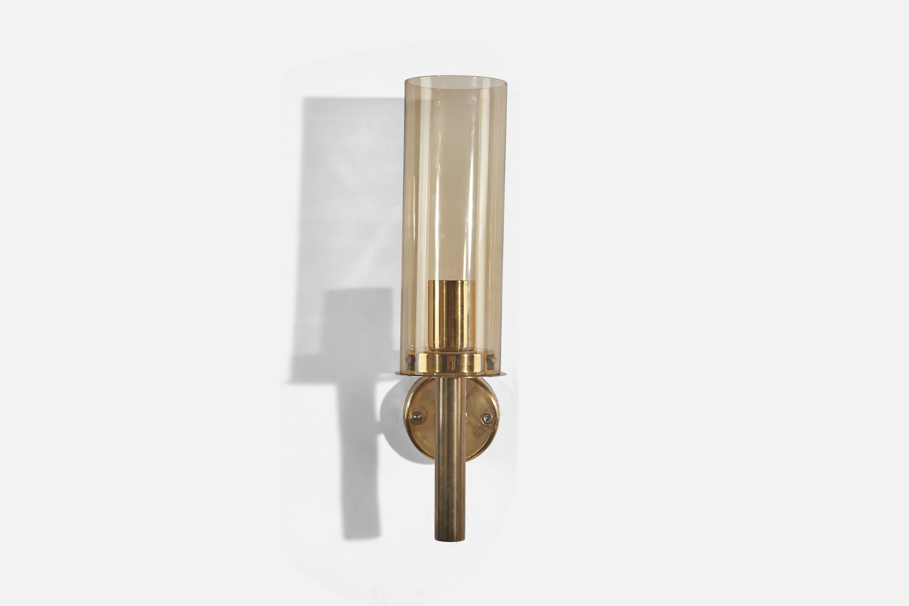 Swedish Hans-Agne Jakobsson, Pair of Wall Lights, Brass, Glass, Sweden, c. 1960s For Sale