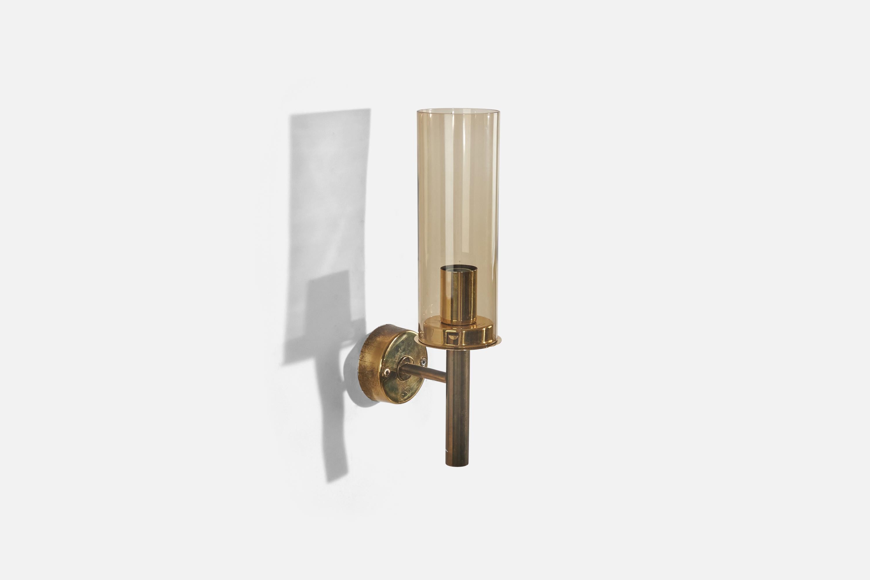 Suédois Hans-Agne Jakobsson, Paire de Lights, Laiton, Verre, Suède, c.C. 1960s en vente