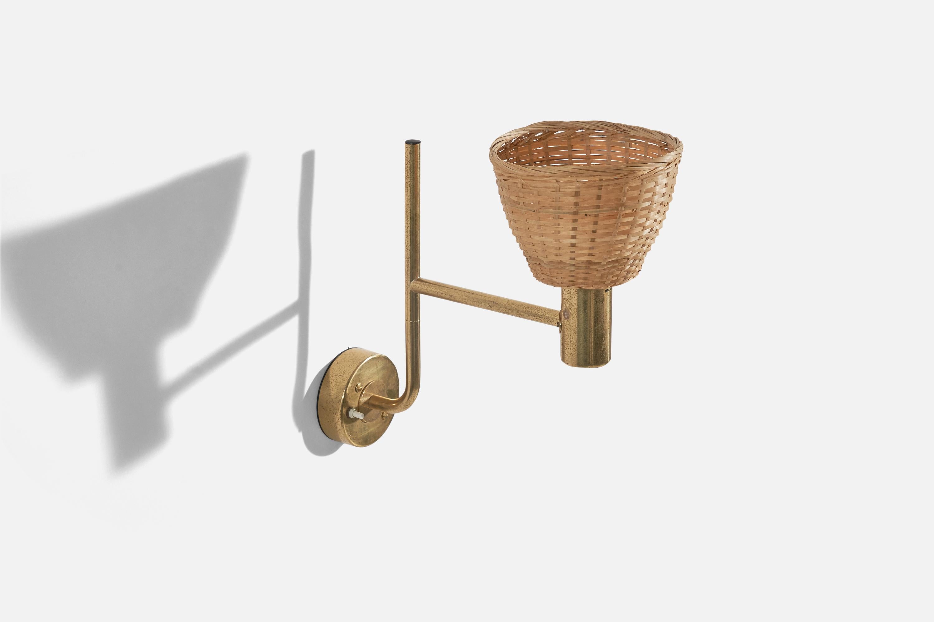 Hans-Agne Jakobsson, Coppia di applique, ottone, rattan, Svezia, 1960 ca. In condizioni buone in vendita a High Point, NC