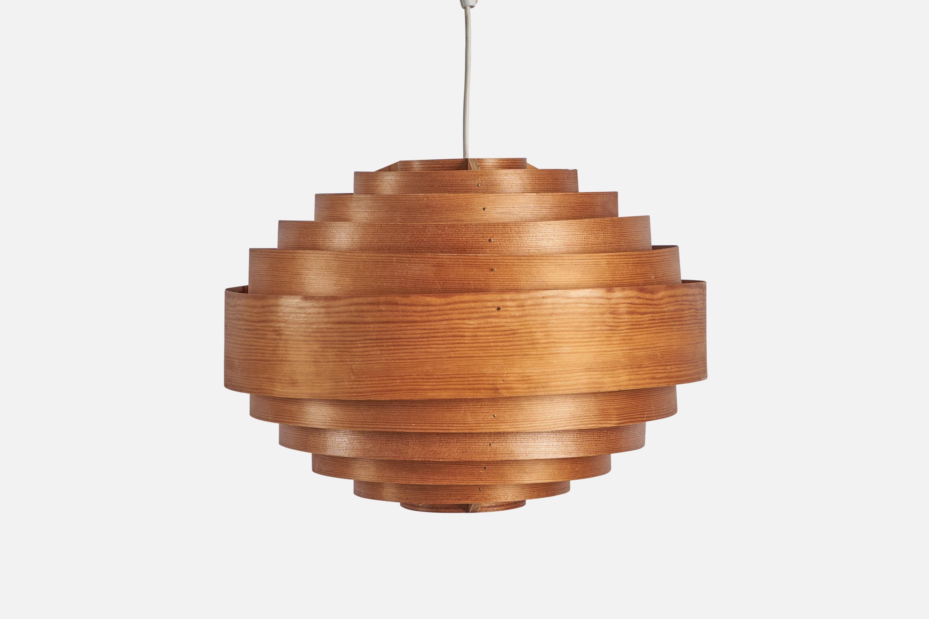 A pine and moulded pine veneer pendant light designed by Hans-Agne Jakobsson and produced by Elysett, Sweden, 1970s.

Overall Dimensions (inches): 11.5” H x 17” Diameter
Bulb Specifications: E-26 Bulb
Number of Sockets: 1
Drop variable, for a