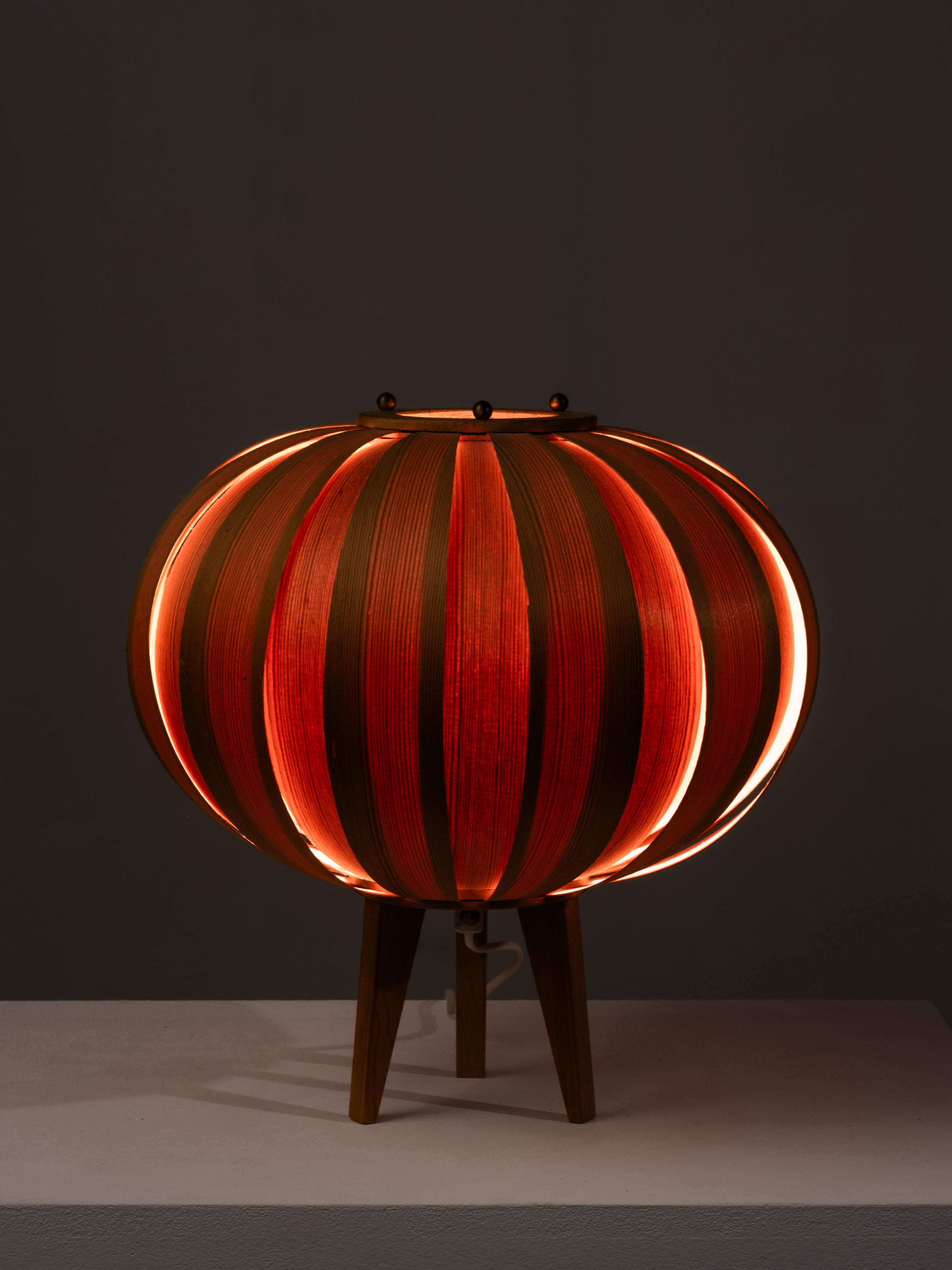 Hans-Agne Jakobsson Pine Bentwood Table Lamp for AB Ellysett, 1960s For Sale 3