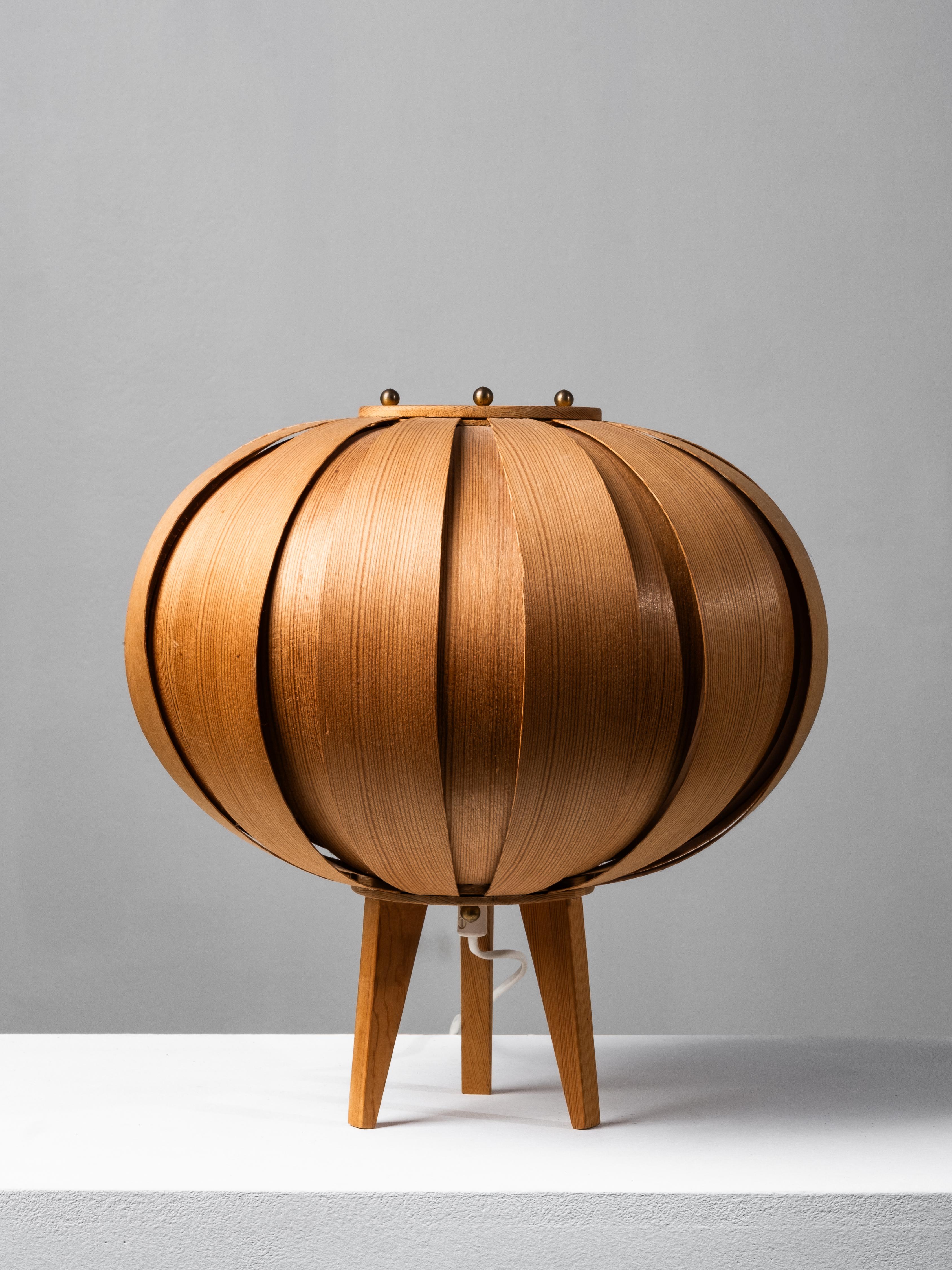 Scandinavian Modern Hans-Agne Jakobsson Pine Bentwood Table Lamp for AB Ellysett, 1960s For Sale